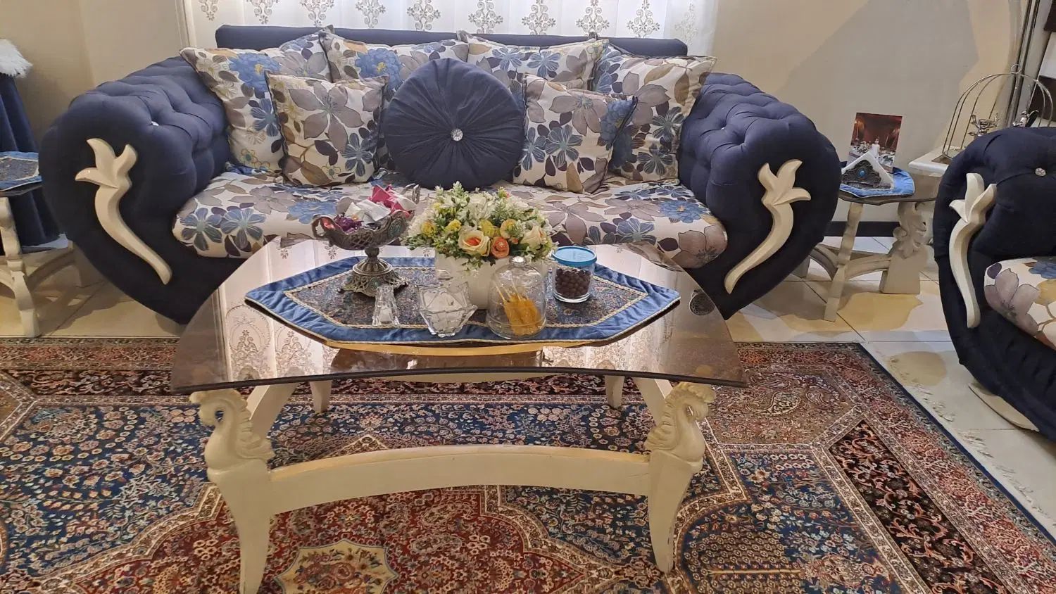مبل ۷ نفره میز ناهار خوری ۸ نفره ویترین در حد نو|مبلمان خانگی و میز عسلی|ری, حمزه‌آباد|دیوار