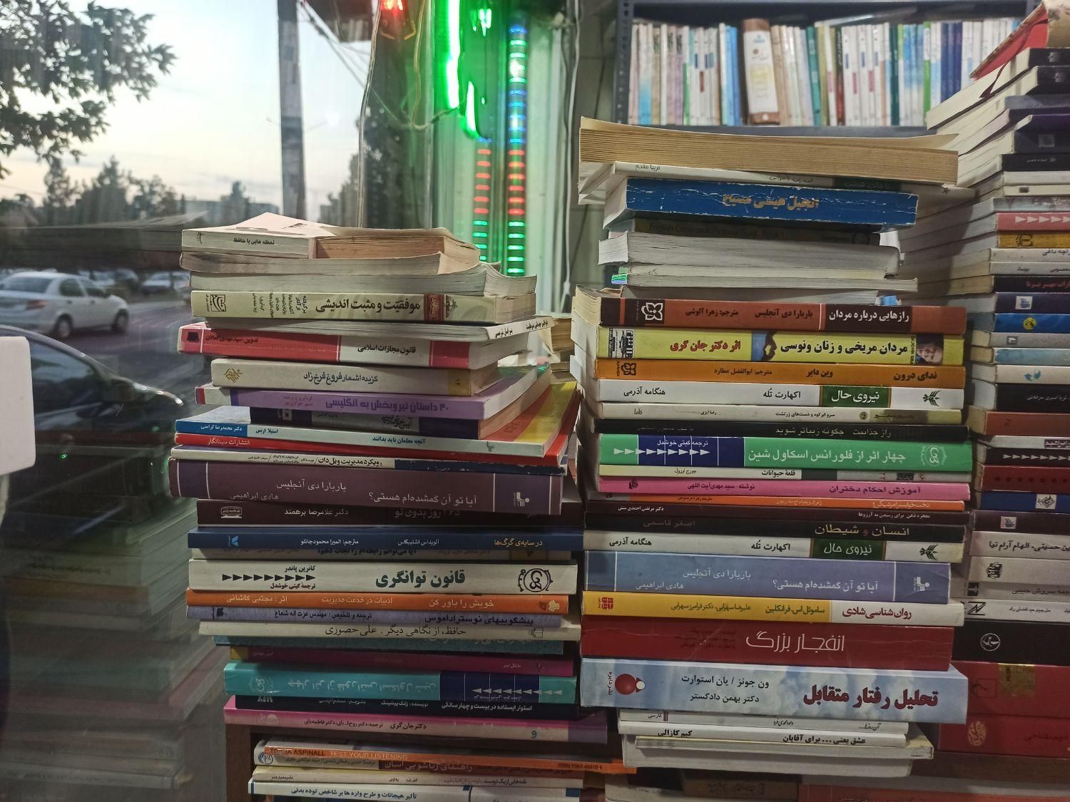 فروش کتب رمان و کتاب های غیر درسی به علت جابه جایی|کتاب و مجله آموزشی|کرج, گوهردشت|دیوار