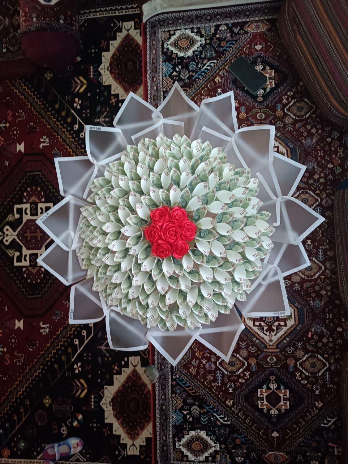 ارائه انواع گل آرایی با پول و باکس گل ودسته گل|گل مصنوعی|شیراز, محراب|دیوار