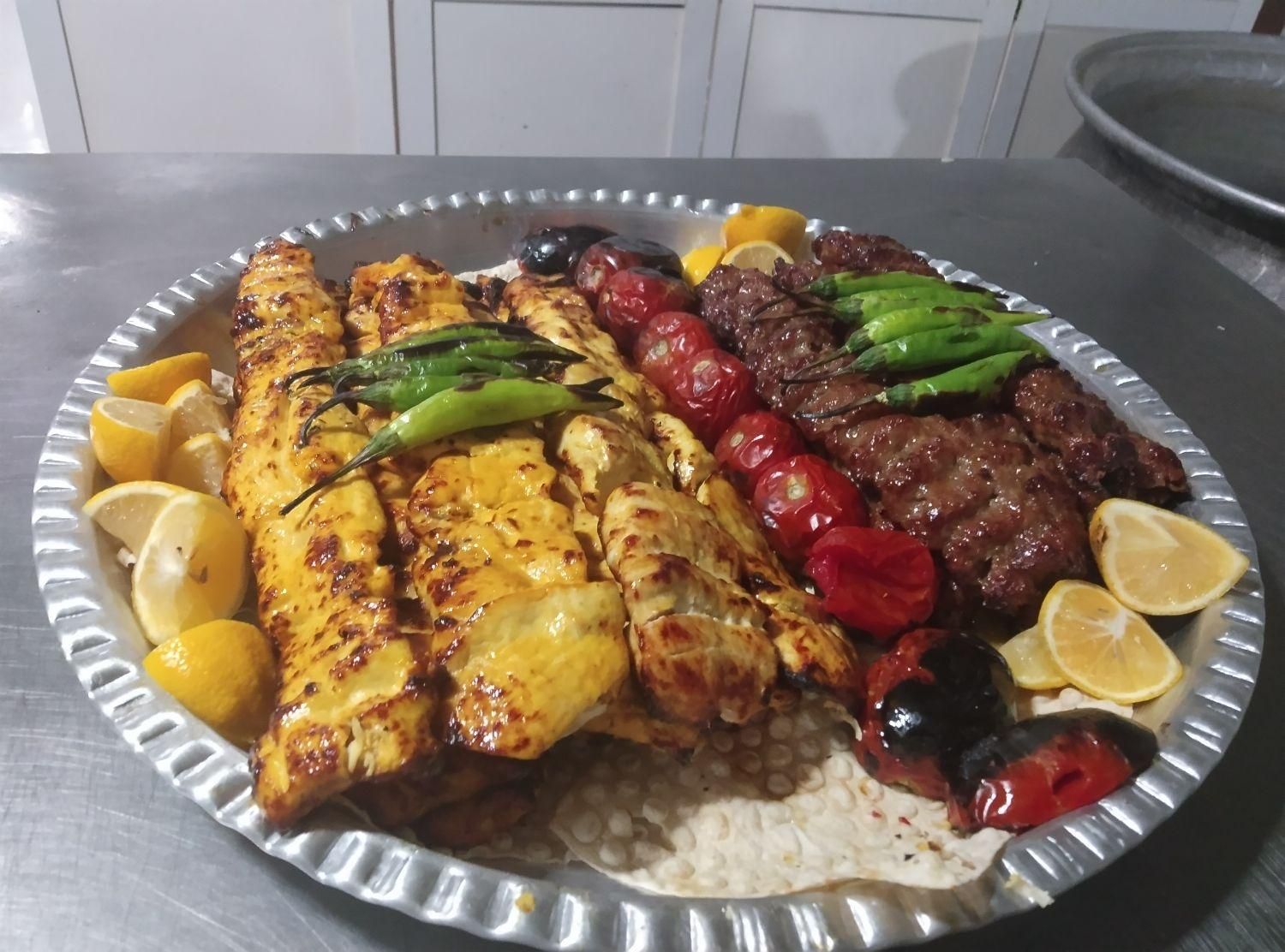 استخدام نیروی خدماتی منشی|استخدام خدمات فروشگاه و رستوران|محمدیه-قزوین, |دیوار