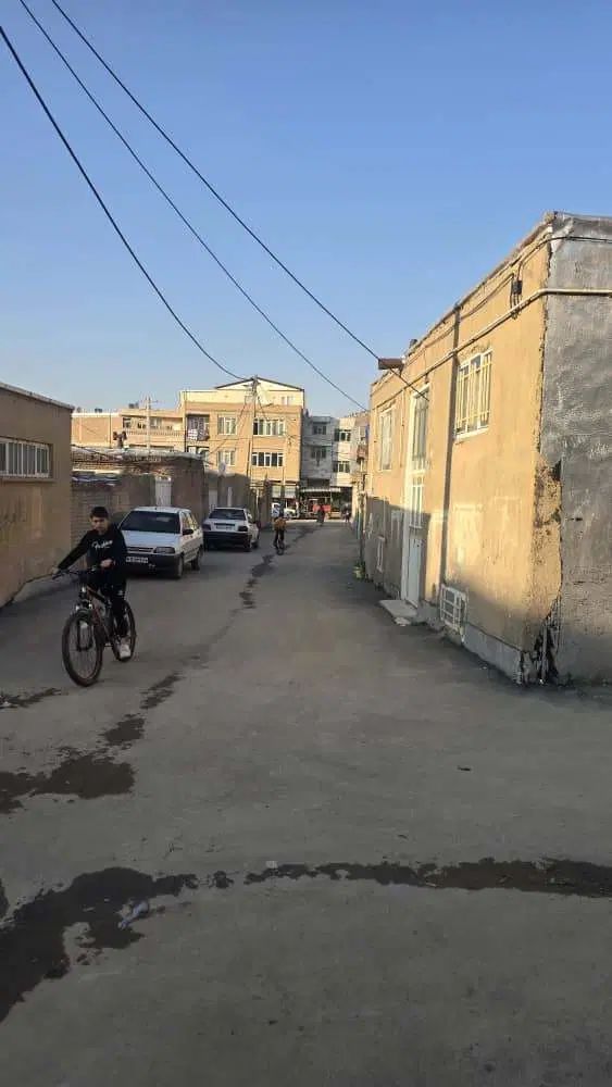 فروش منزل مسکونی طرف مدرسه کوچه اول فضای سبز|فروش خانه و ویلا|مهاباد (آذربایجان غربی), |دیوار