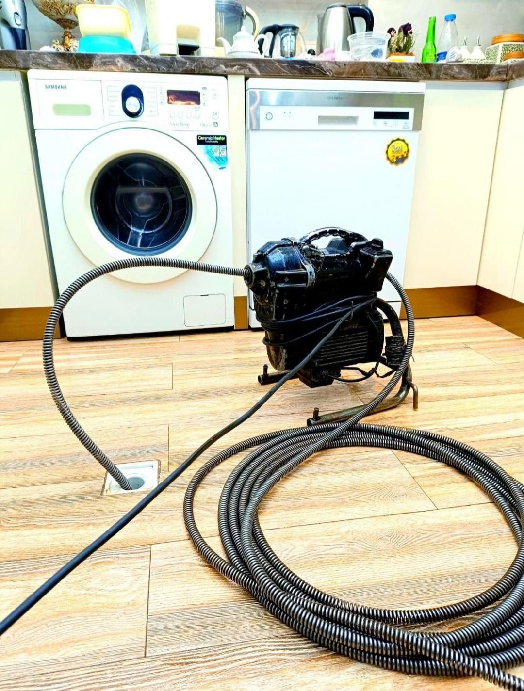 لوله بازکنی و تخلیه چاه باز کن فنرزن فنرزنی فنرزدن|خدمات نظافت|قم, بنیاد|دیوار