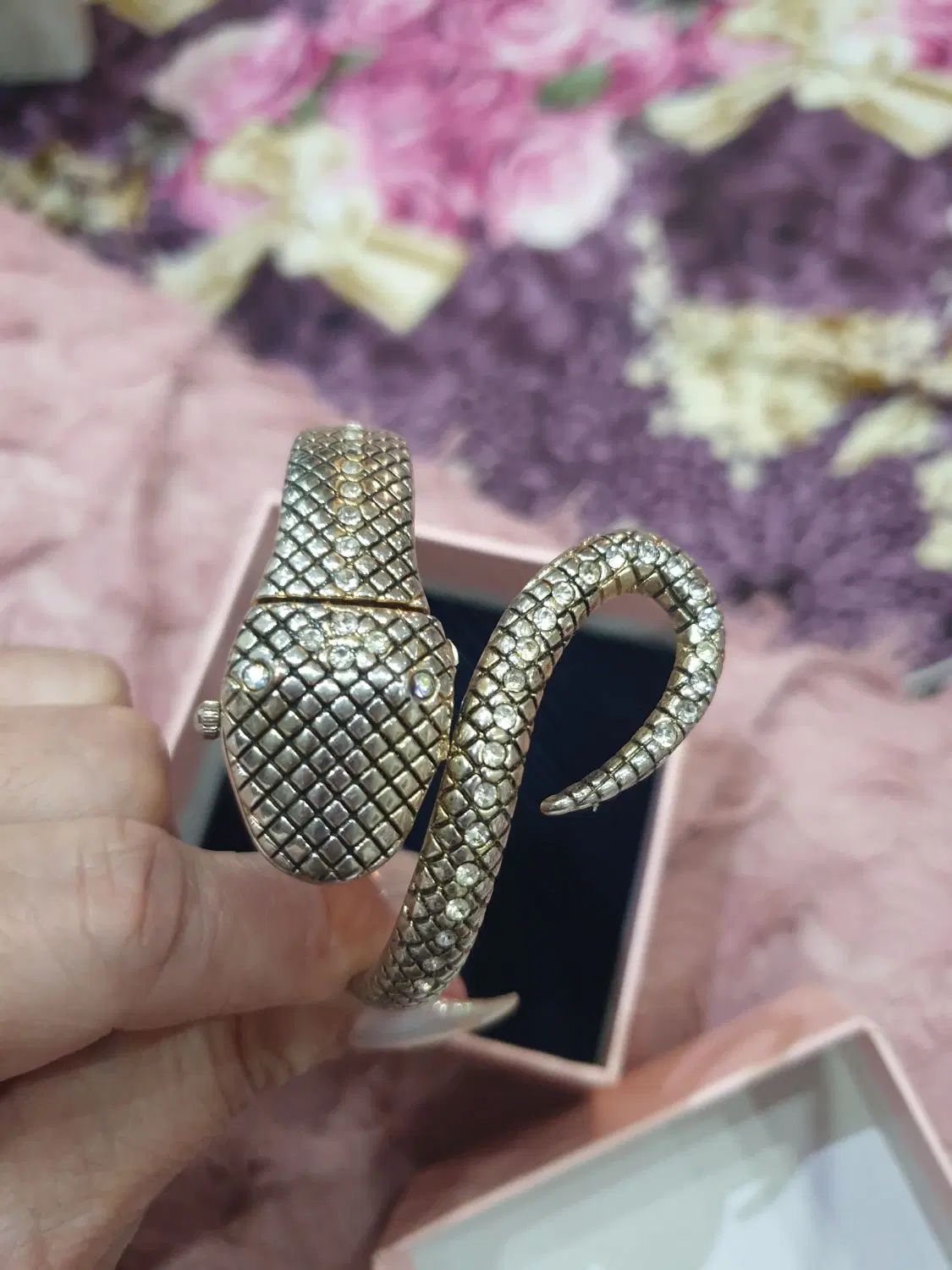 ساعت دستبند ماری مارک GUCCI بسیار زیبااصل نگین دار|ساعت|کرج, شهرک بنفشه|دیوار