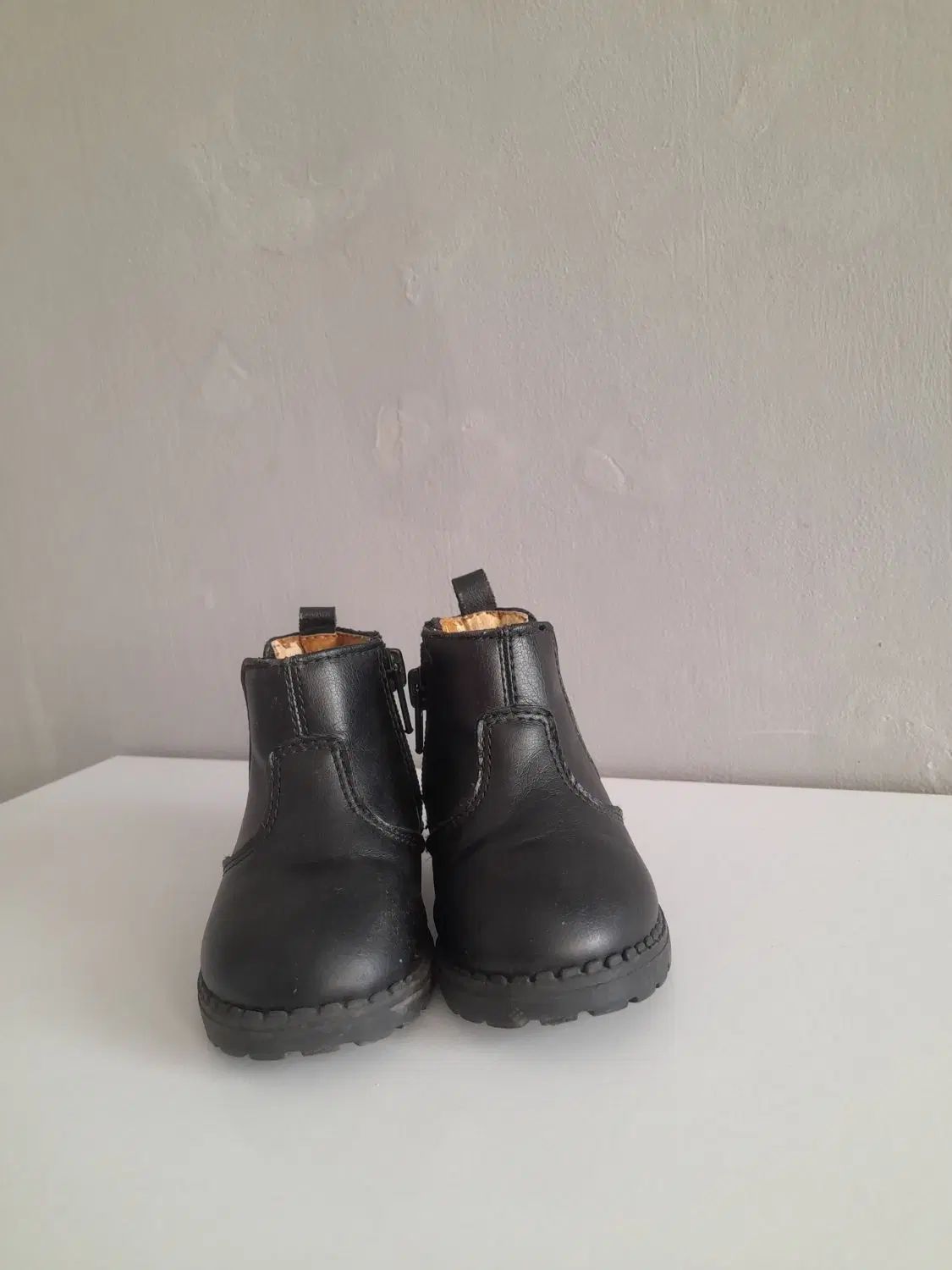 نیم بوت مشکی بچگانه مارک H&M|کفش و لباس بچه|مشهد, نوید|دیوار