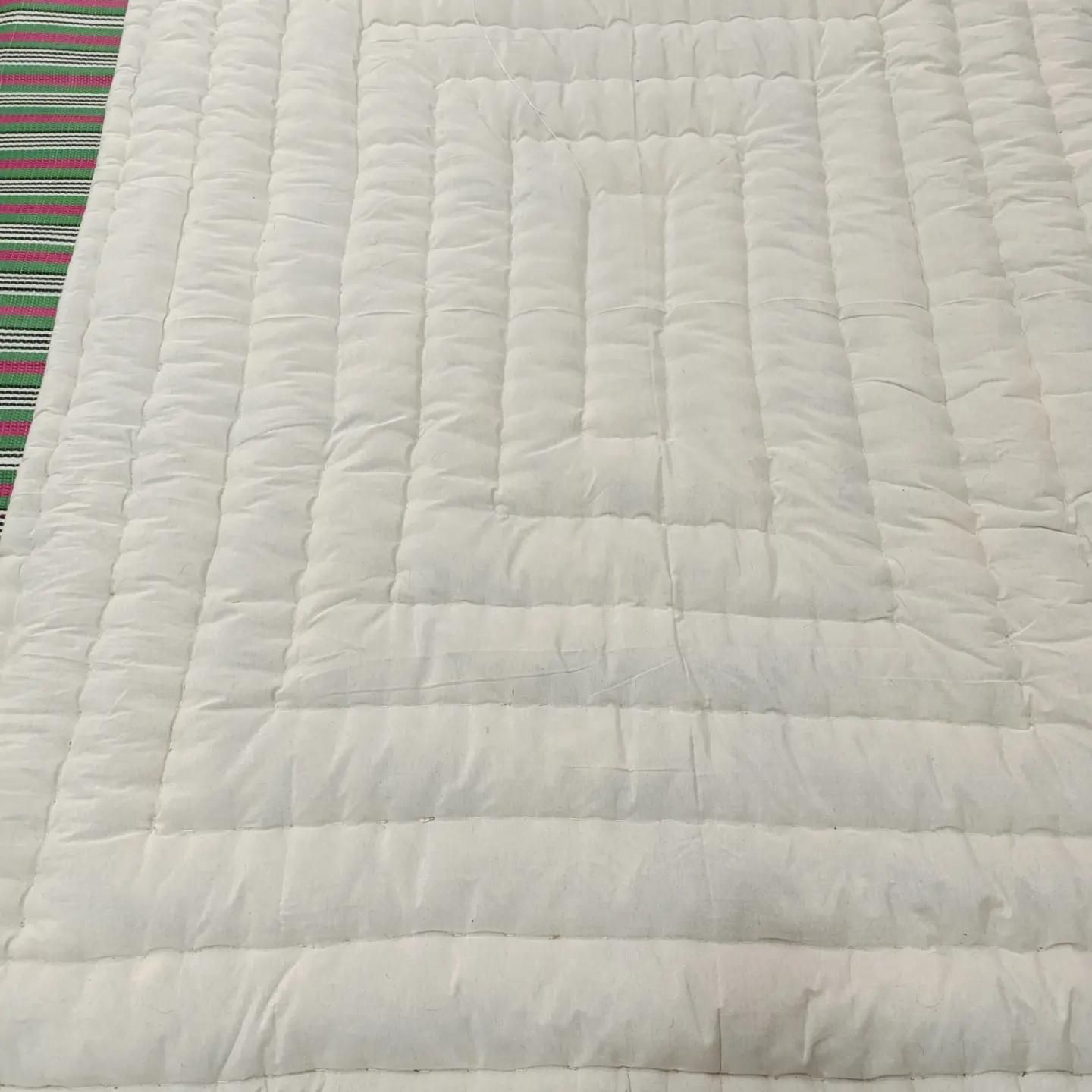 دوخت لحاف و تشک مخصوص جهیزیه عروس وسیسمونی|رختخواب، بالش، پتو|تبریز, |دیوار