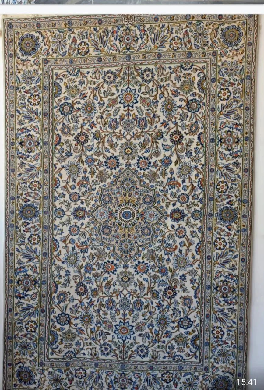 تعدادی فرش دستباف تخفیف به خریدار واقعی|فرش|کاشان, بازار کاشان|دیوار