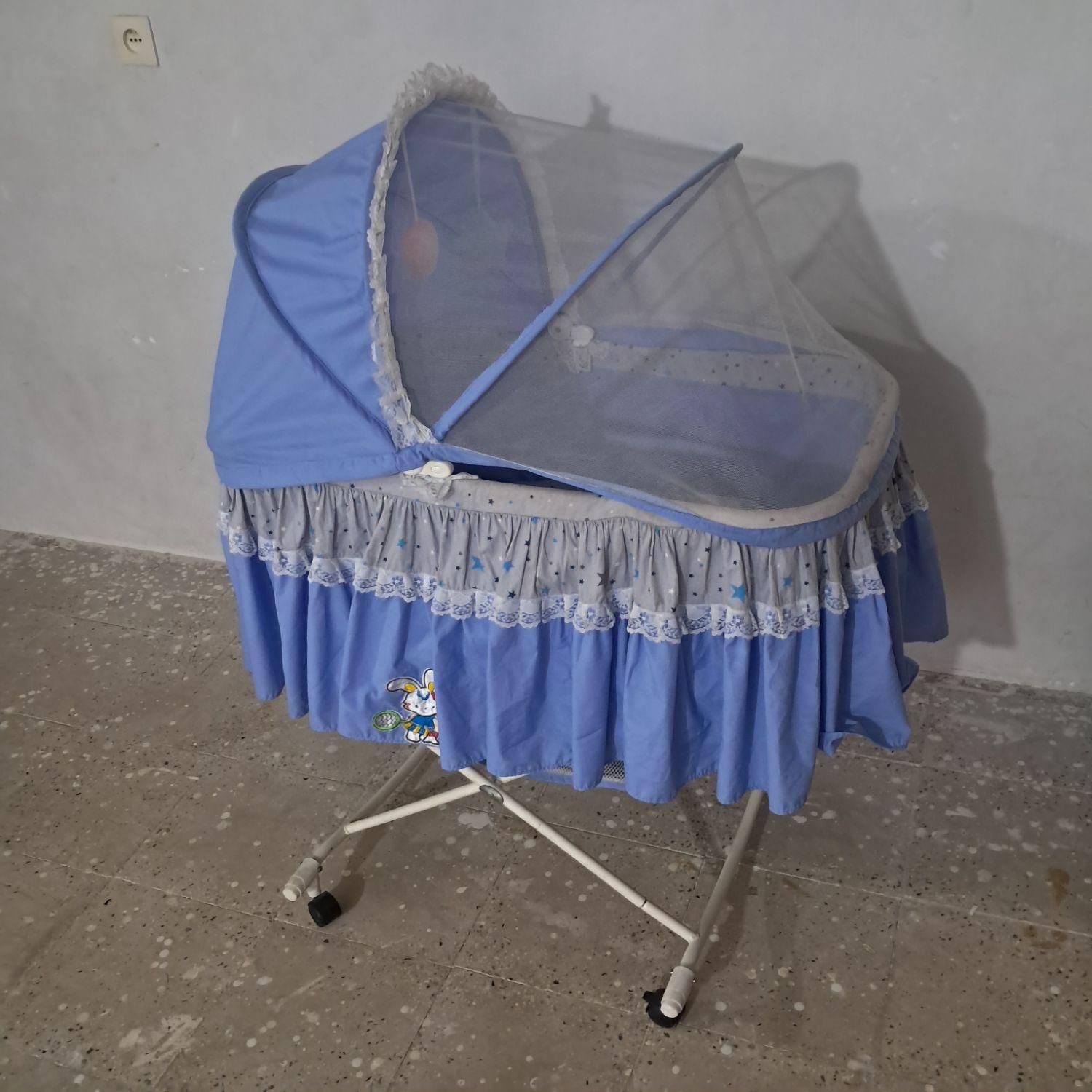 تخت نوزاد تمیز و سالم کم استفاده شده|تخت و سرویس خواب|پاکدشت, پاکدشت (مامازند)|دیوار