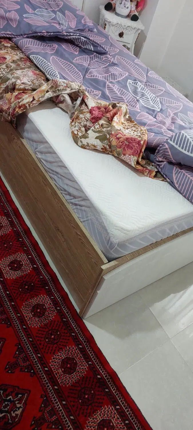 تخت و پاتختی با خوشخواب و چوب نراد دستی ساز|تخت و سرویس خواب|رشت, پل تالشان|دیوار