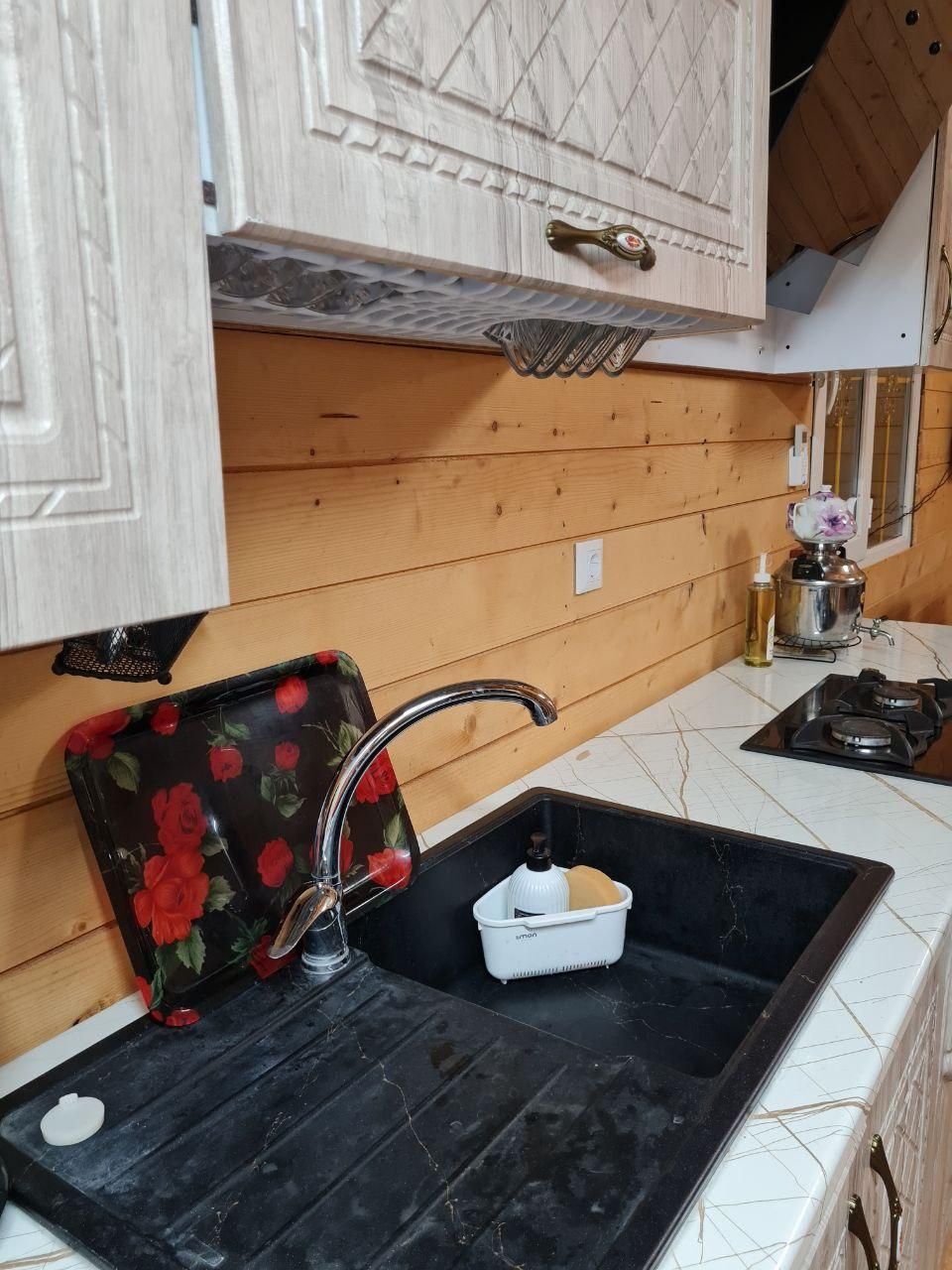 کلبه چوبی دوخوابه نزدیک رشت|اجارهٔ کوتاهمدت ویلا و باغ|رشت, بیجارپس|دیوار