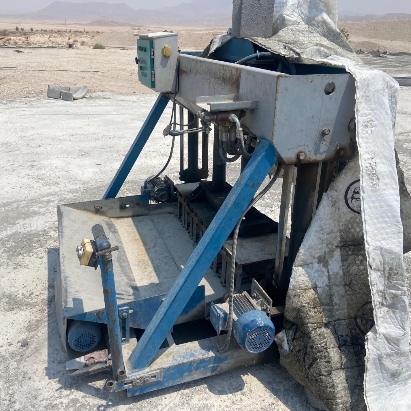 فروش دستگاه بلوک زنی نیمه اوتومات|ماشینآلات صنعتی|لار, |دیوار