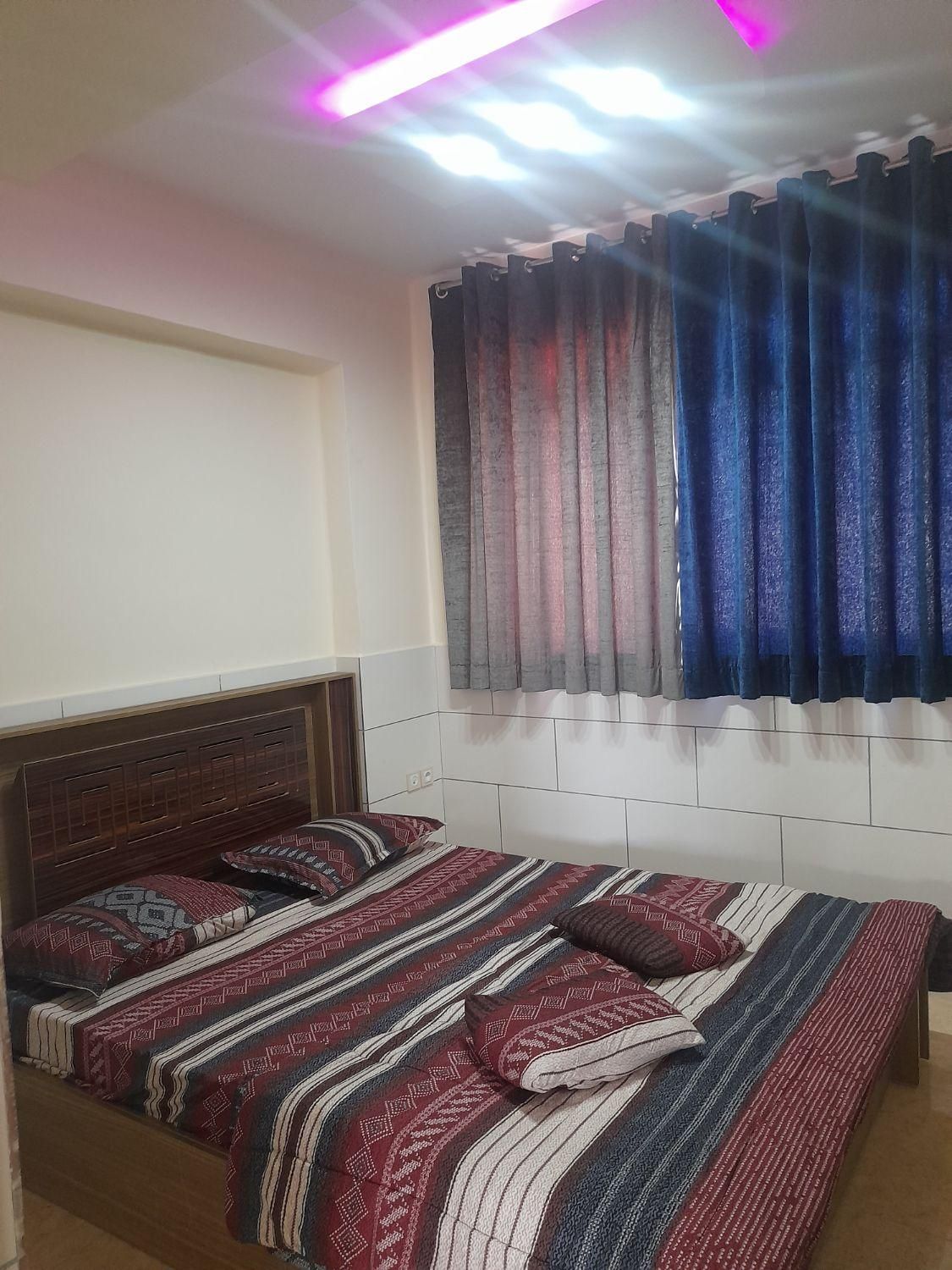 منزل مبله|اجارهٔ کوتاه‌مدت آپارتمان و سوئیت|شیراز, شاهچراغ|دیوار