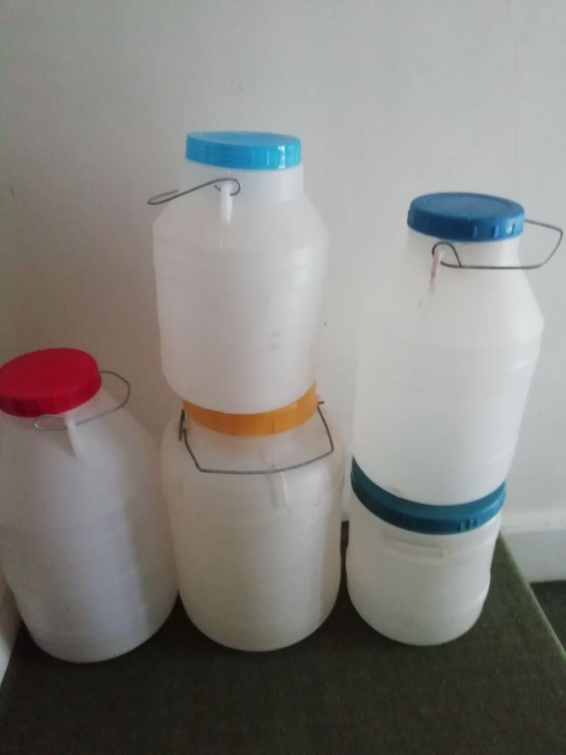 بطری ها برای نگهدارننده اب|ظروف نگهدارنده، پلاستیکی، یکبارمصرف|تبریز, |دیوار