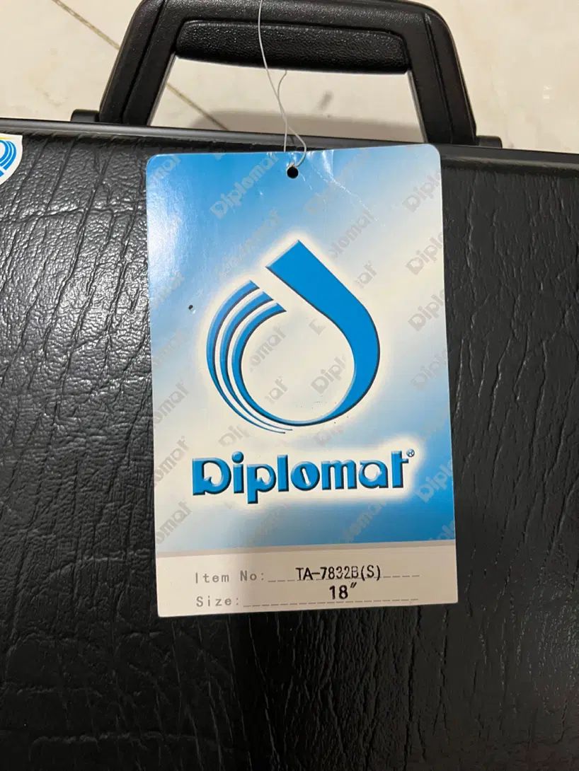 کیف دیپلمات اصل|کیف، کفش، کمربند|تهران, درختی|دیوار