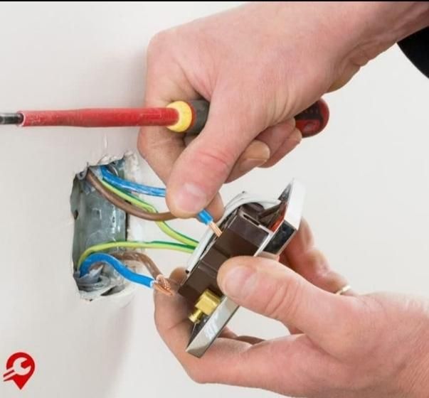 برق کاری و لوله کشی ساختمان|خدمات پیشه و مهارت|قم, نیروگاه|دیوار