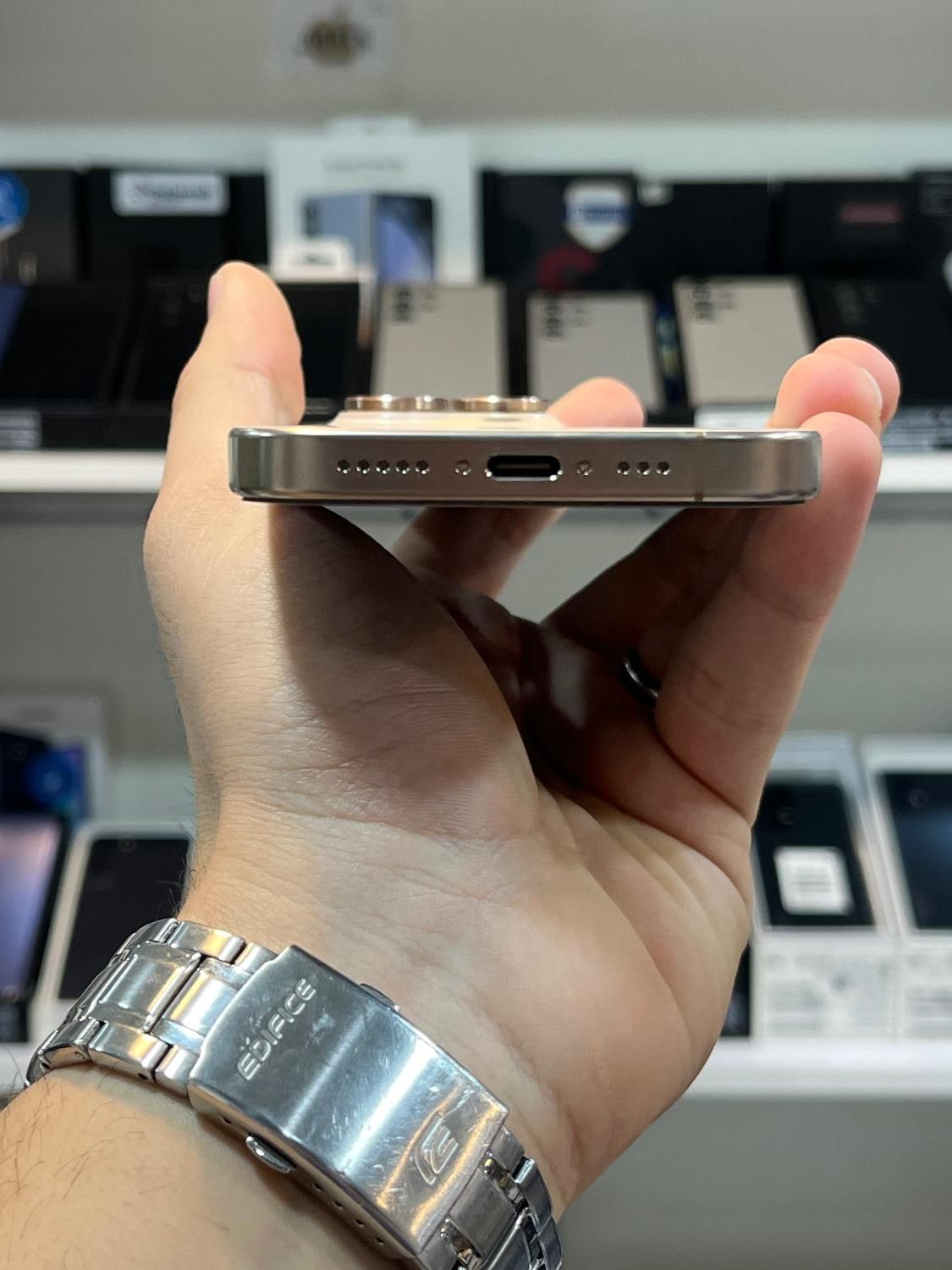 Iphone 16 pro 256 شرکتی مشابه اکبند فقط ۱۶بار شارژ|موبایل|کرج, کوی امامیه|دیوار