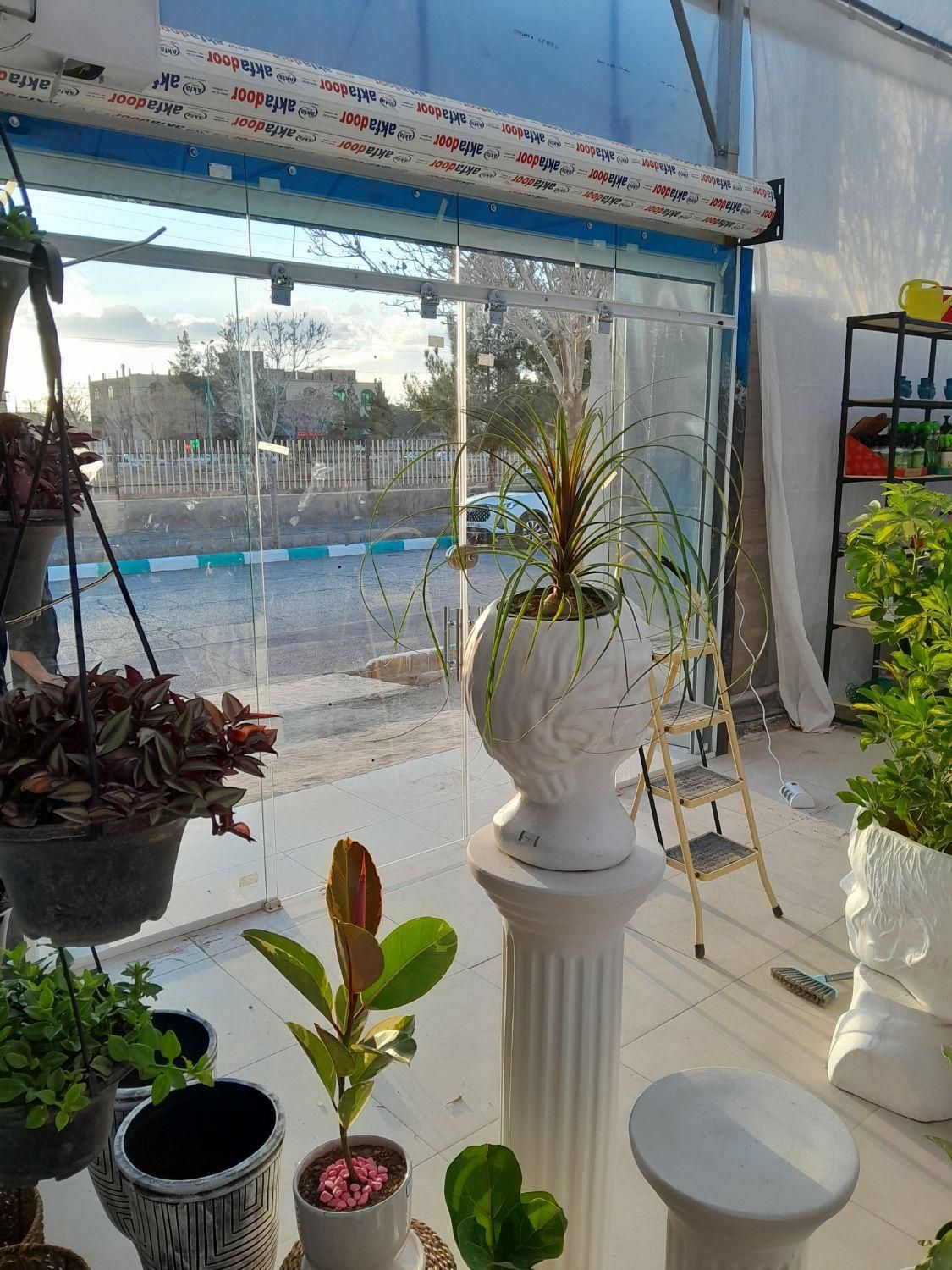 نصب وریگلاژ وفروش شیشه سکوریت|خدمات پیشه و مهارت|کرمان, |دیوار