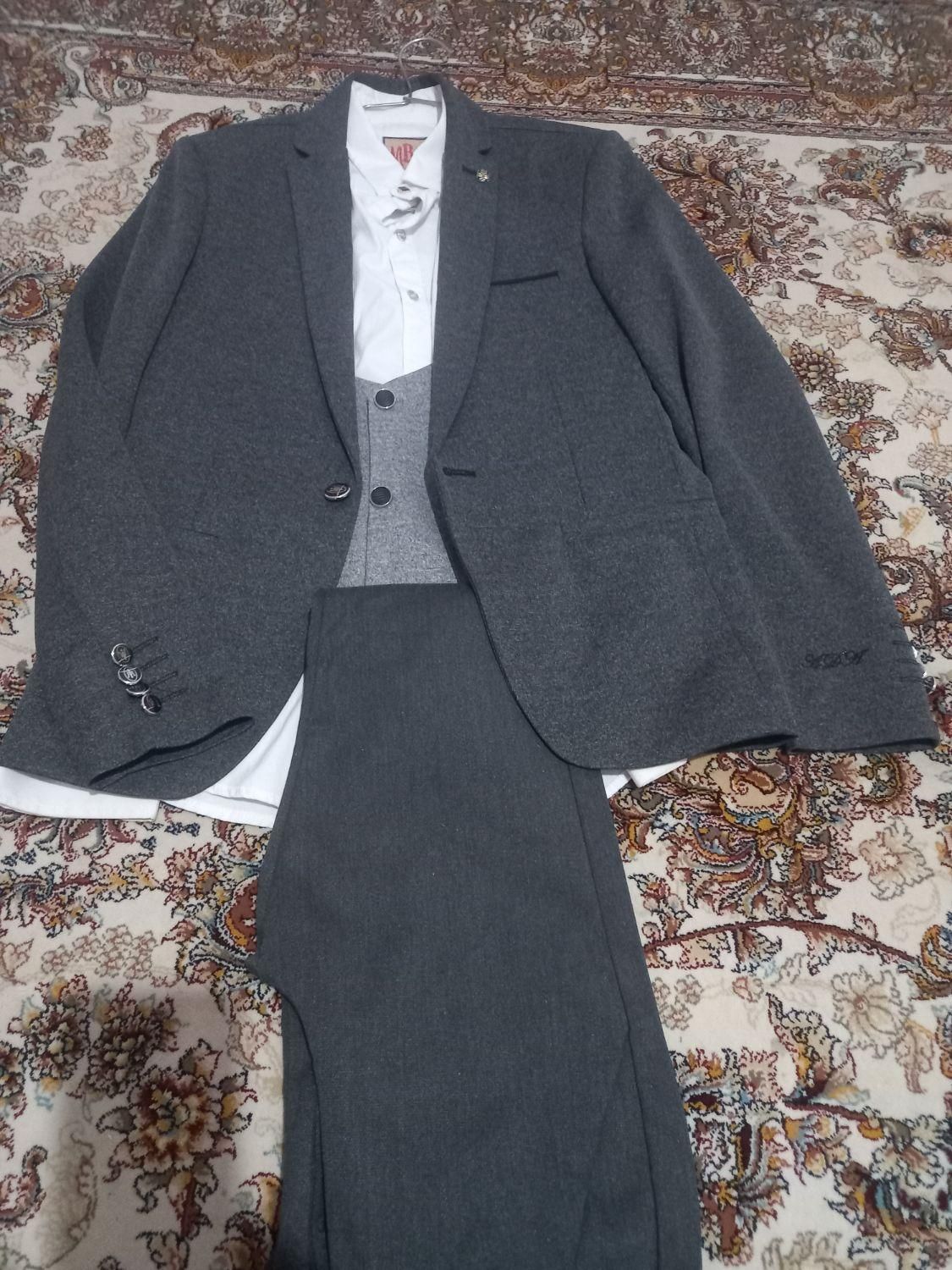 کت وشلوار|لباس|مشکیندشت, |دیوار