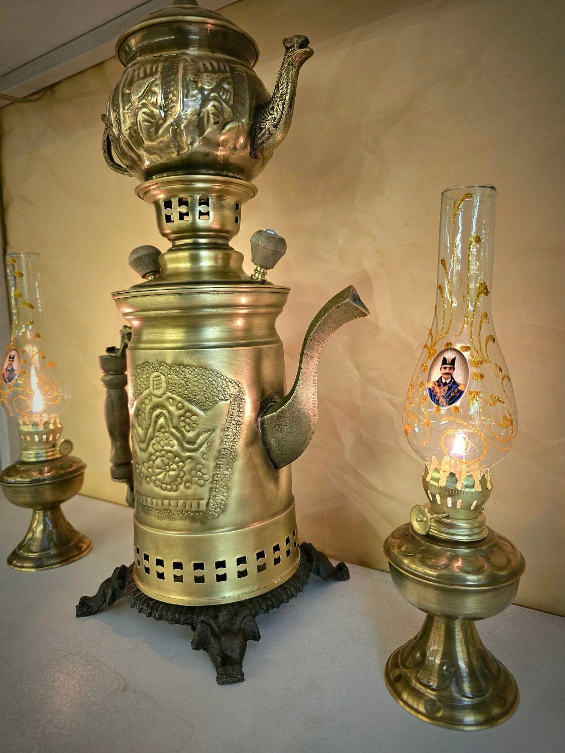 سماور کتری زغالی برنجی با قوری و دو چراغ نفتی|کلکسیون اشیاء عتیقه|تهران, نعمت‌آباد|دیوار