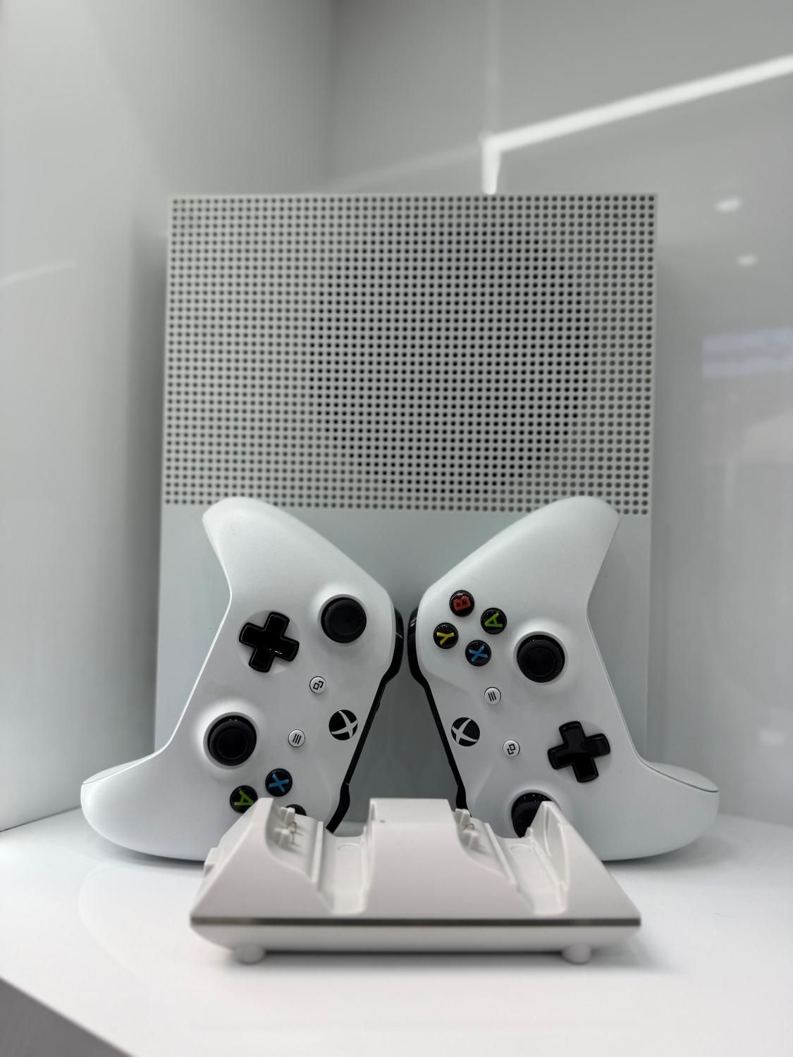 Xbox وان s با گارانتی و بازی|کنسول، بازی ویدئویی و آنلاین|اصفهان, احمدآباد|دیوار