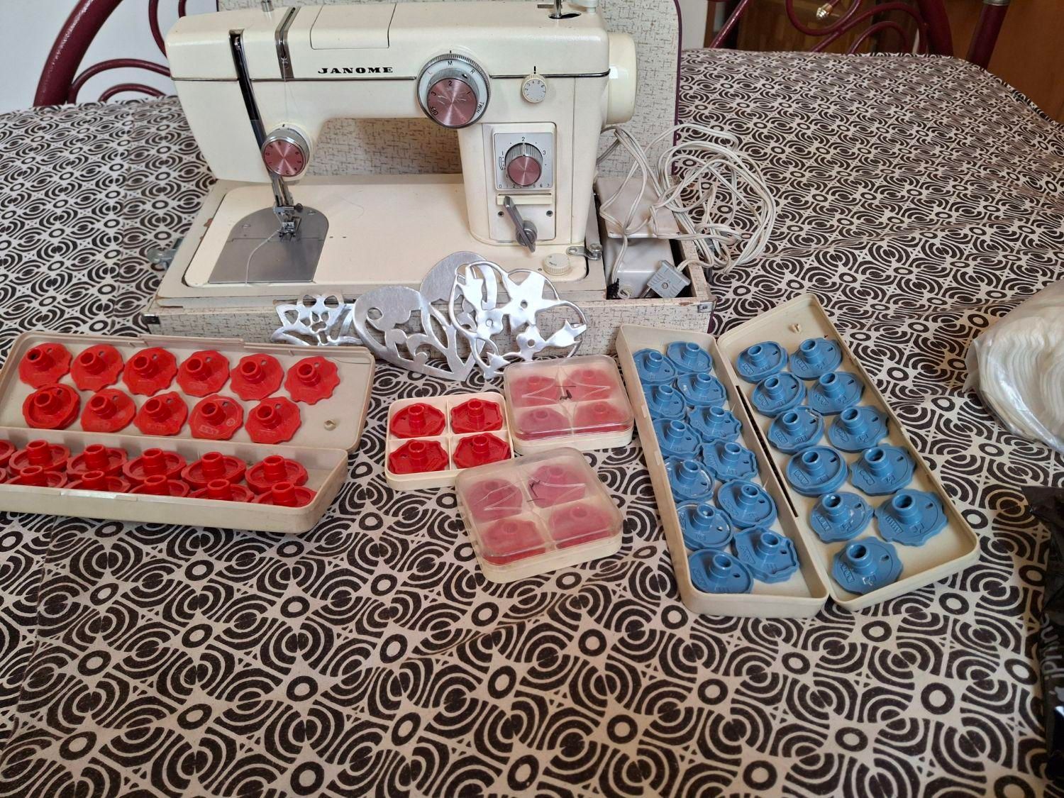 حراج فروی|چرخ خیاطی و ریسندگی|اصفهان, ملک‌شهر|دیوار