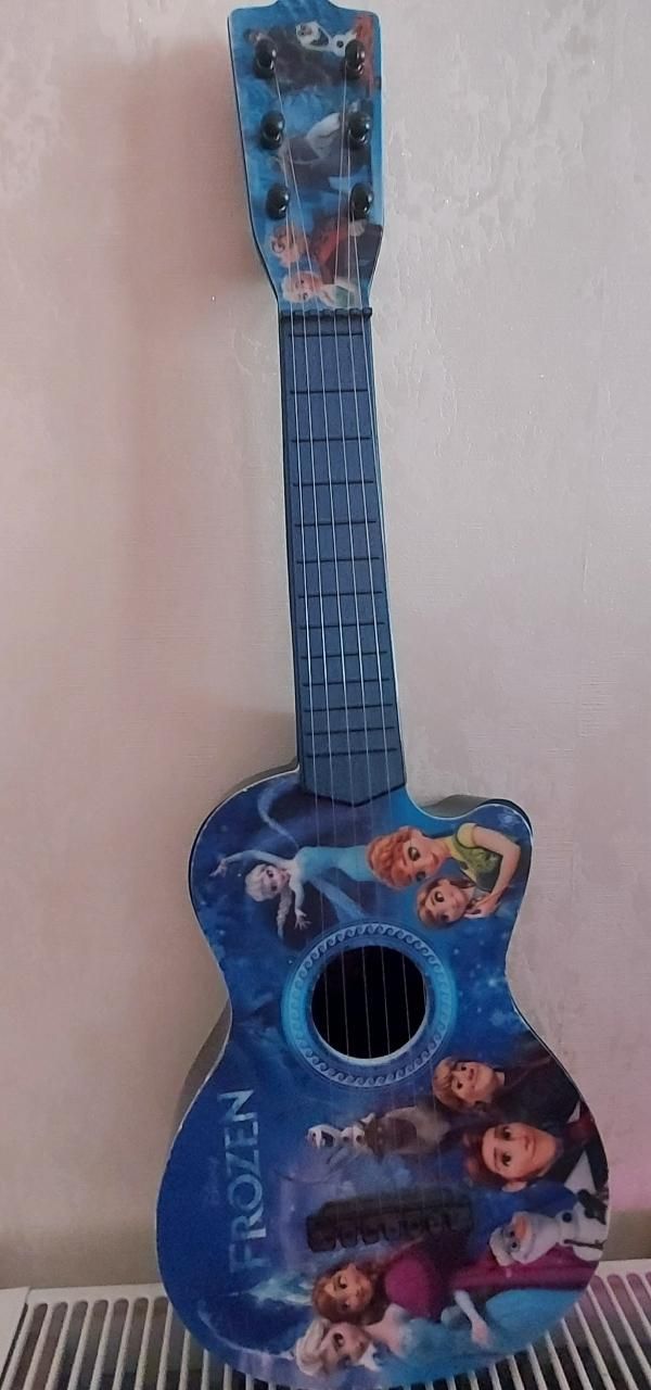 گیتار بچگانه طرح فروزن|گیتار، بیس، امپلیفایر|لاهیجان, کوی آزادگان|دیوار