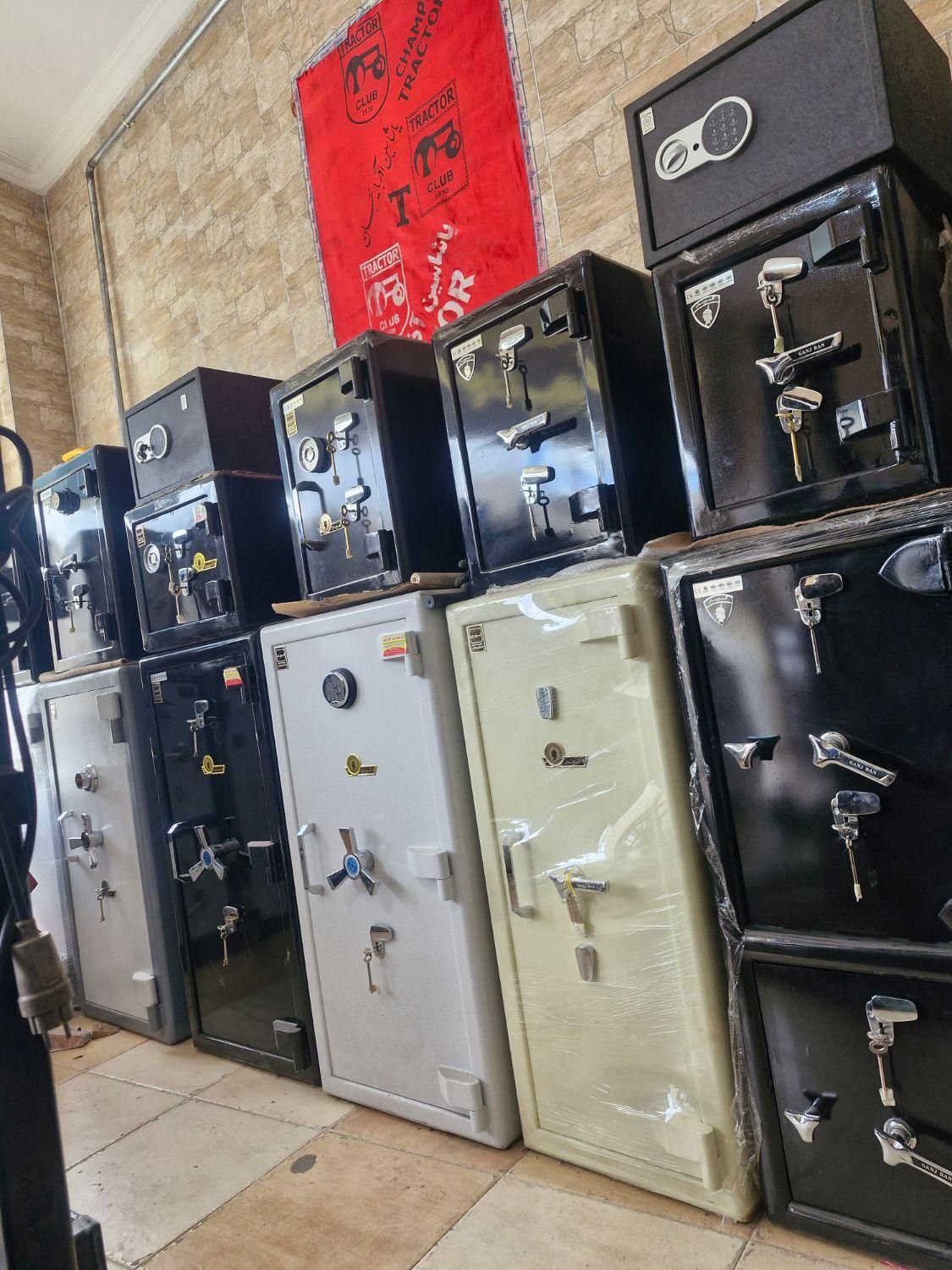 گاوصندوق برند گنج بان 80در60 رمز گاو صندوق|ابزارآلات|تبریز, |دیوار