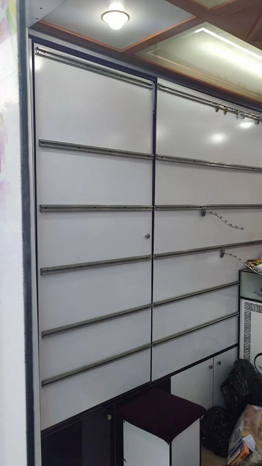 ویترین مغازه پوشاک (ام دی اف وهای کلاس)|فروشگاه و مغازه|لاهیجان, کاروانسرابر|دیوار