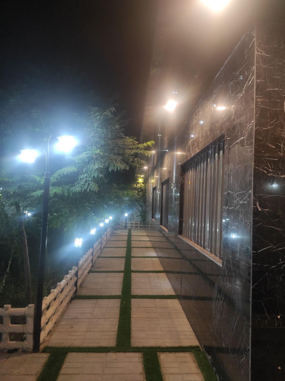 اجاره باغ فاصله از میدان لاله ۵ دقیقه|اجارهٔ کوتاه‌مدت ویلا و باغ|اصفهان, لاله|دیوار