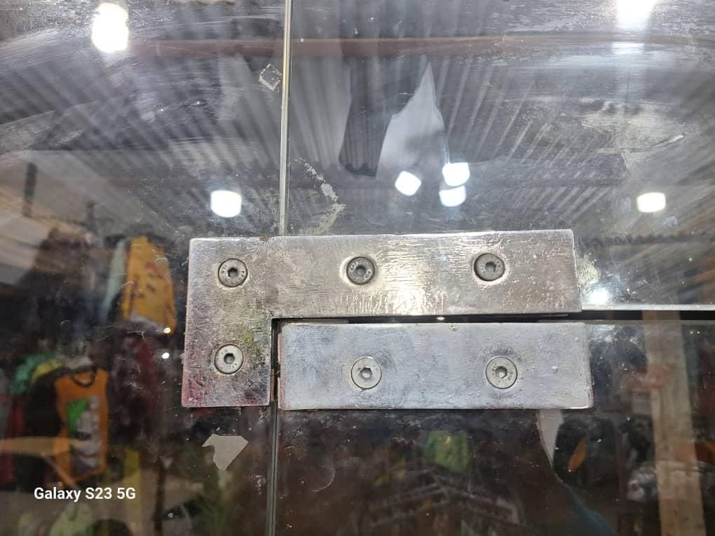 تعمیرات شیشه سکوریت ..|خدمات پیشه و مهارت|اهواز, کمپلو شمالی|دیوار