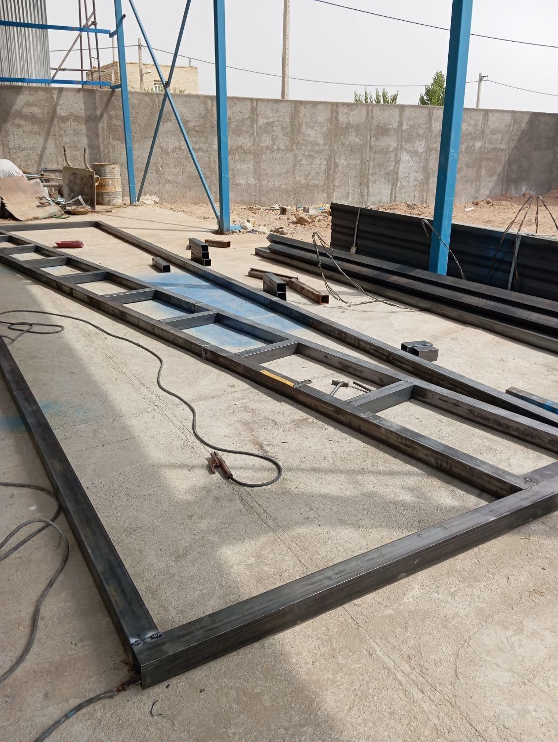 اجرای سقف شیروانی،ساخت درب و پنجره|خدمات پیشه و مهارت|یزد, |دیوار