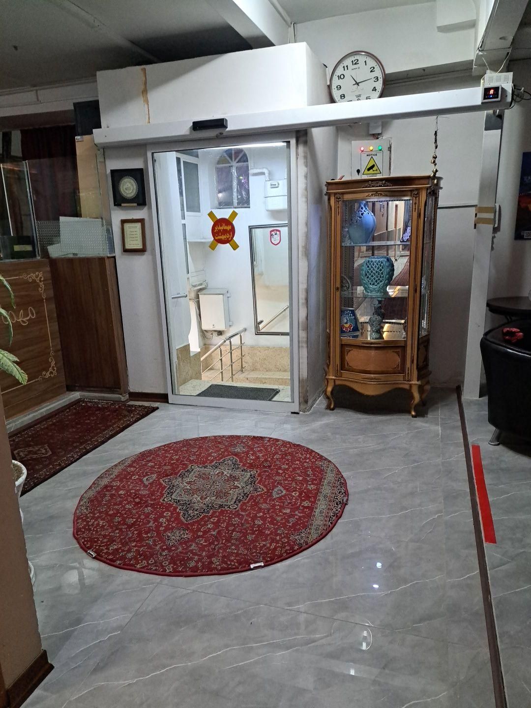 اجاره اتاق و سوئیت در مهمانپذیر اردیبهشت|اجارهٔ کوتاه‌مدت آپارتمان و سوئیت|همدان, |دیوار