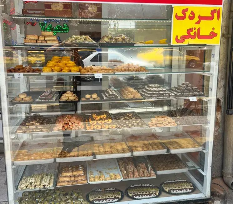 ویترین فروشگاهی ۹ طبقه و یخچال شیرینی|فروشگاه و مغازه|اصفهان, باغ دریاچه|دیوار