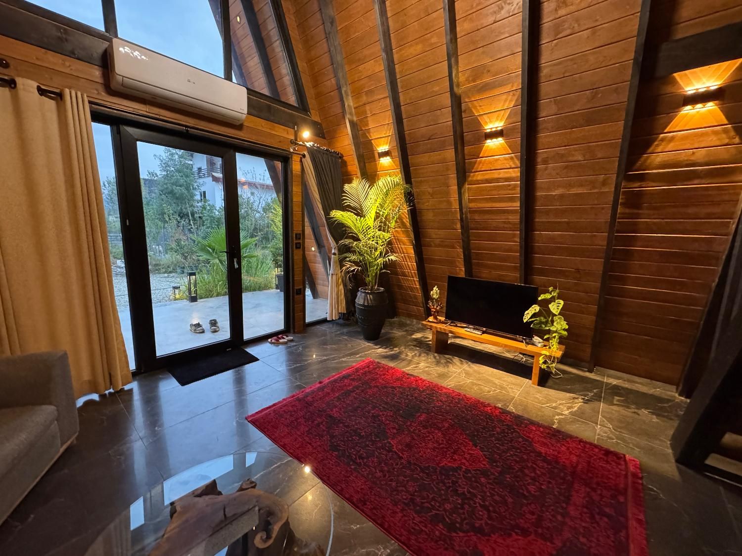 کلبه سوئیسی دو خواب چالوس|اجارهٔ کوتاه‌مدت ویلا و باغ|چالوس, |دیوار