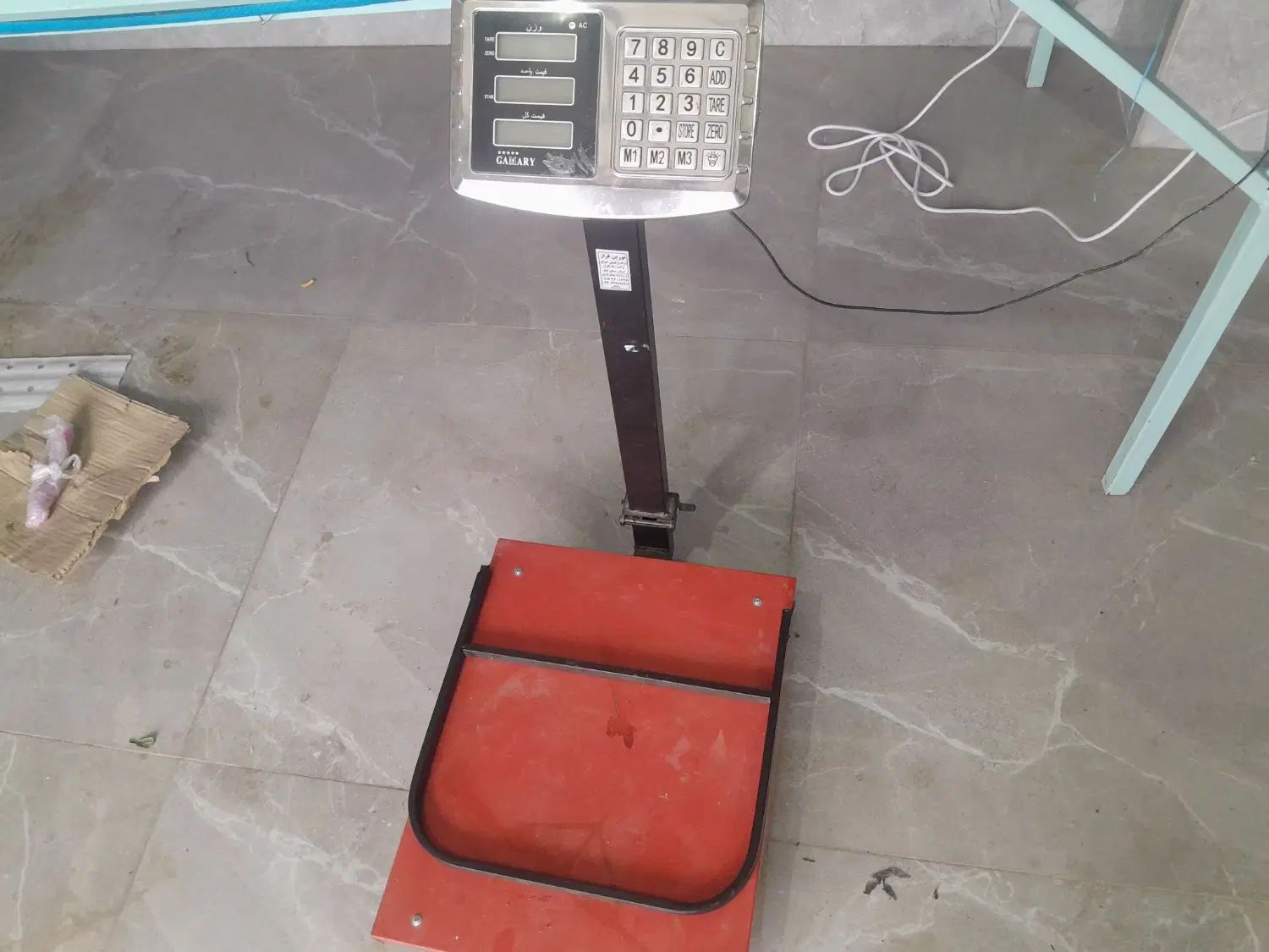 باسکول۳۰۰کیلو میزصندلی اداری وسایل دکور میوه فروشی|فروشگاه و مغازه|بردسیر, |دیوار