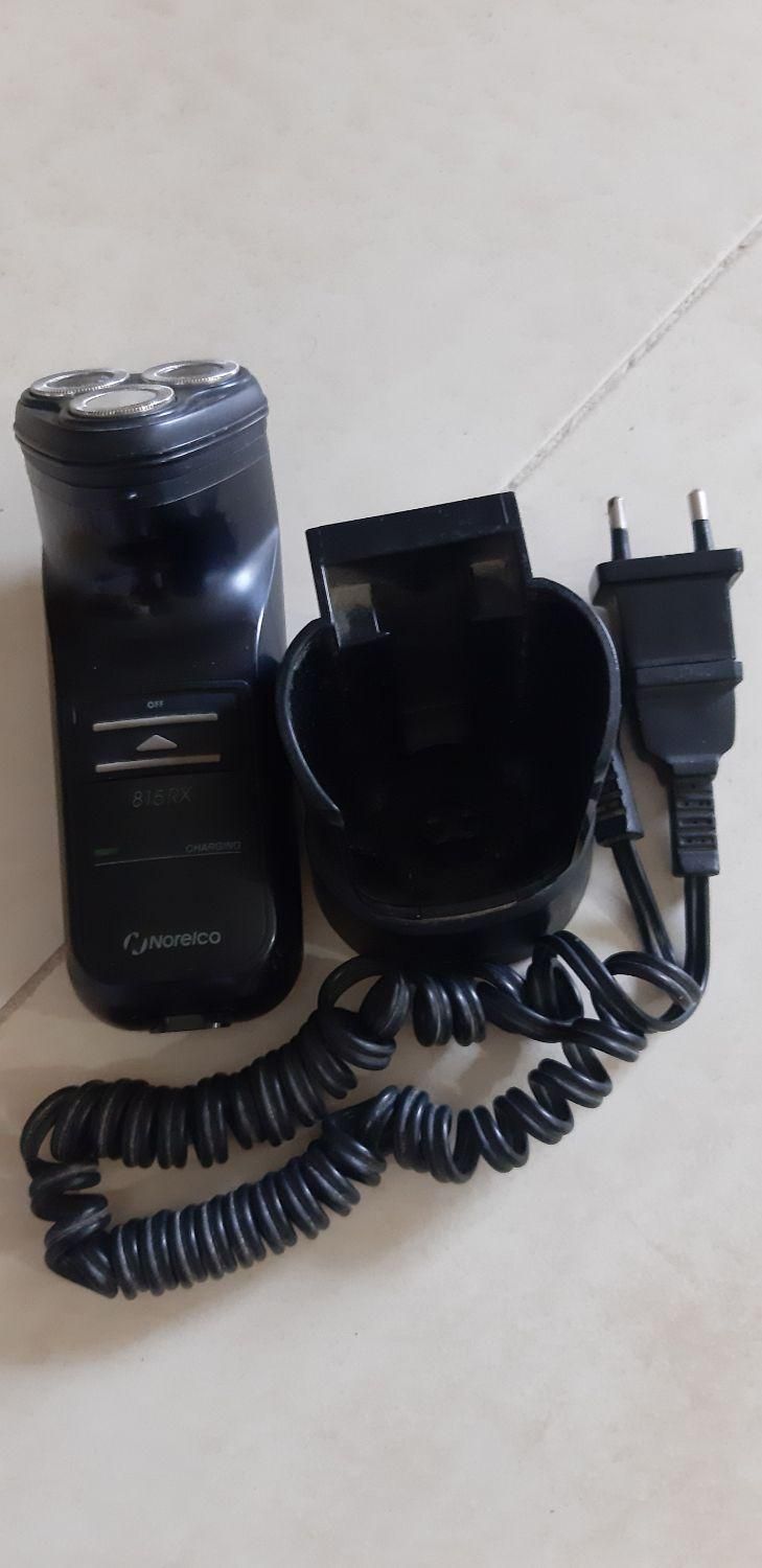 یک عدد ریش تراش شارژی مردانه سالم|آرایشی، بهداشتی، درمانی|فولادشهر, A6|دیوار