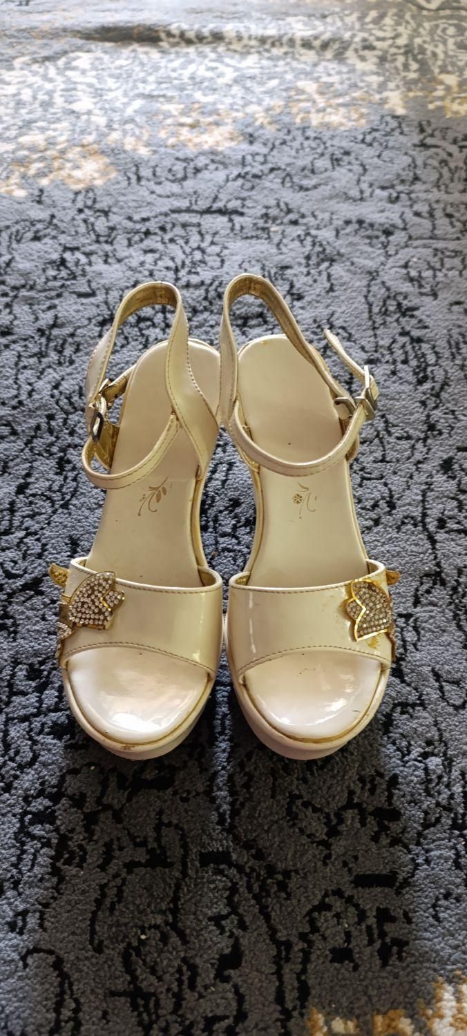 یک عدد صندل سفید|کیف، کفش، کمربند|یاسوج, |دیوار