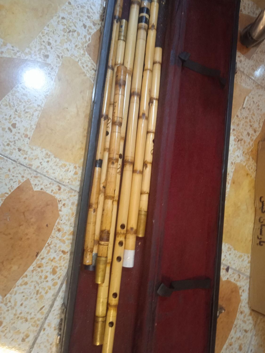 چند عدد نی و جعبه نی|سازهای سنتی|دزفول, |دیوار