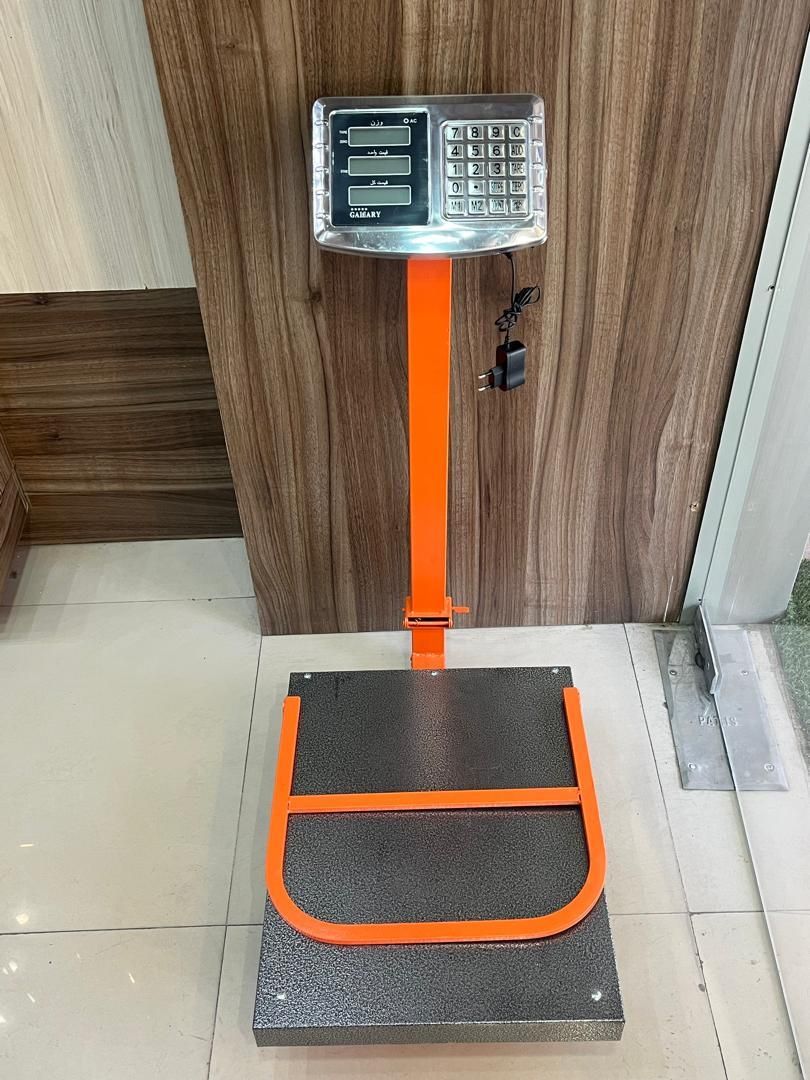 باسکول ۳۰۰ کیلویی تاشو/ابعاد۴۰×۵۰|فروشگاه و مغازه|شاهین‌شهر, طالقانی|دیوار
