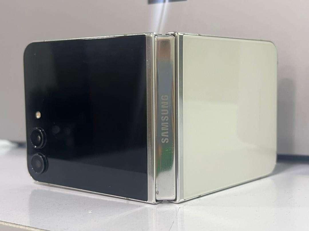 سامسونگ galaxy z flip 5 با حافظه ۲۵۶ گیگابایت|موبایل|تهران, میدان ولیعصر|دیوار