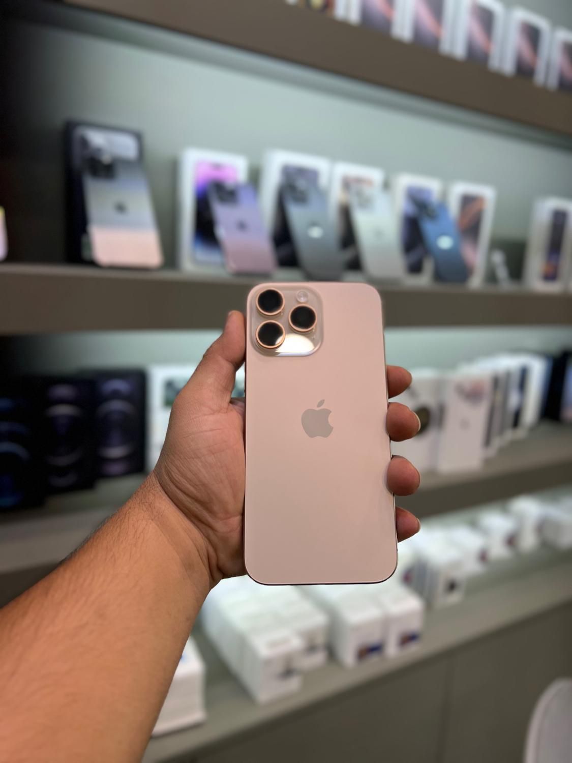 iphone 16 Pro Max 1tera yek bar charge|موبایل|مشهد, بهشت|دیوار