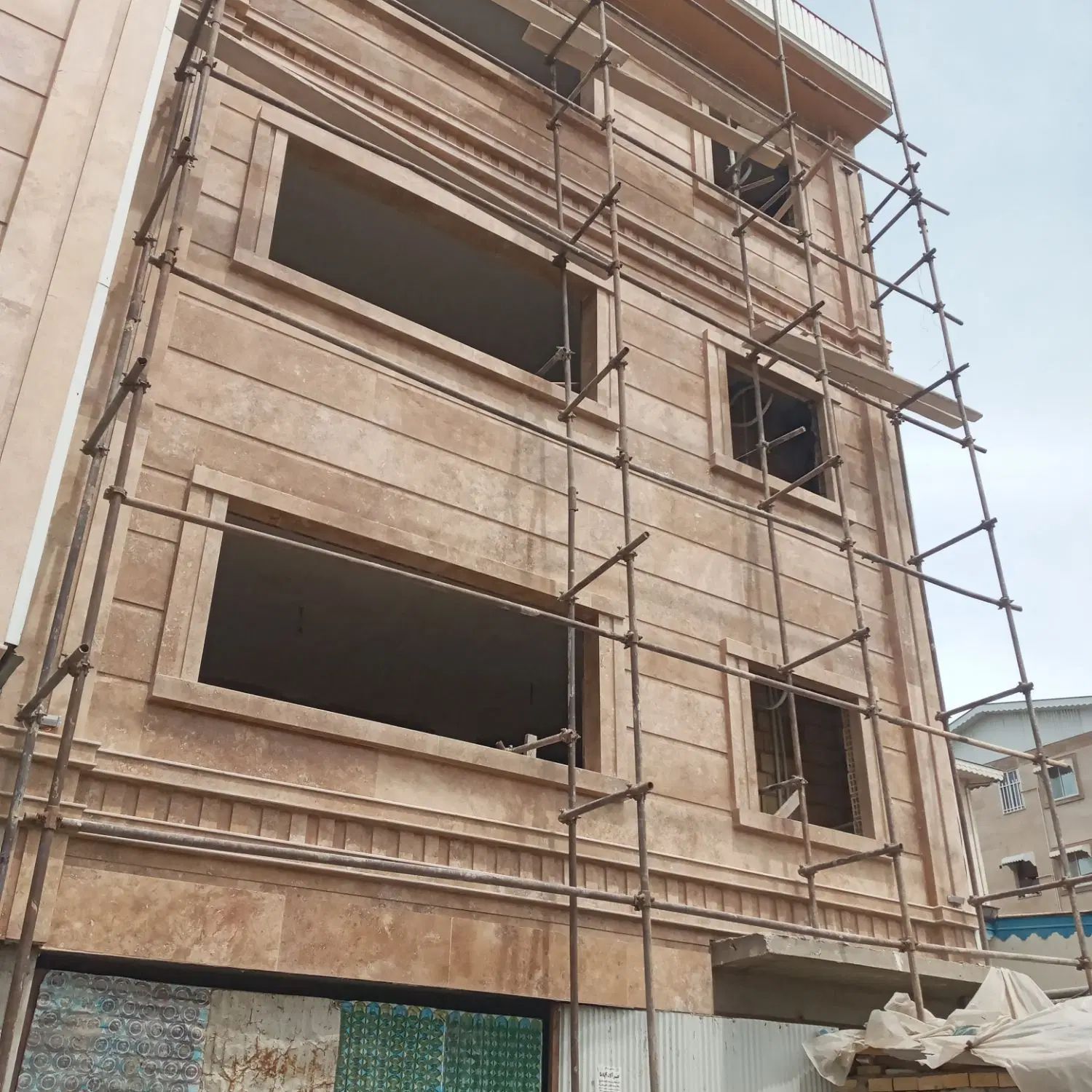 سنگکاری کار در ساختمان|استخدام معماری، عمران و ساختمانی|رشت, استقامت ۲|دیوار