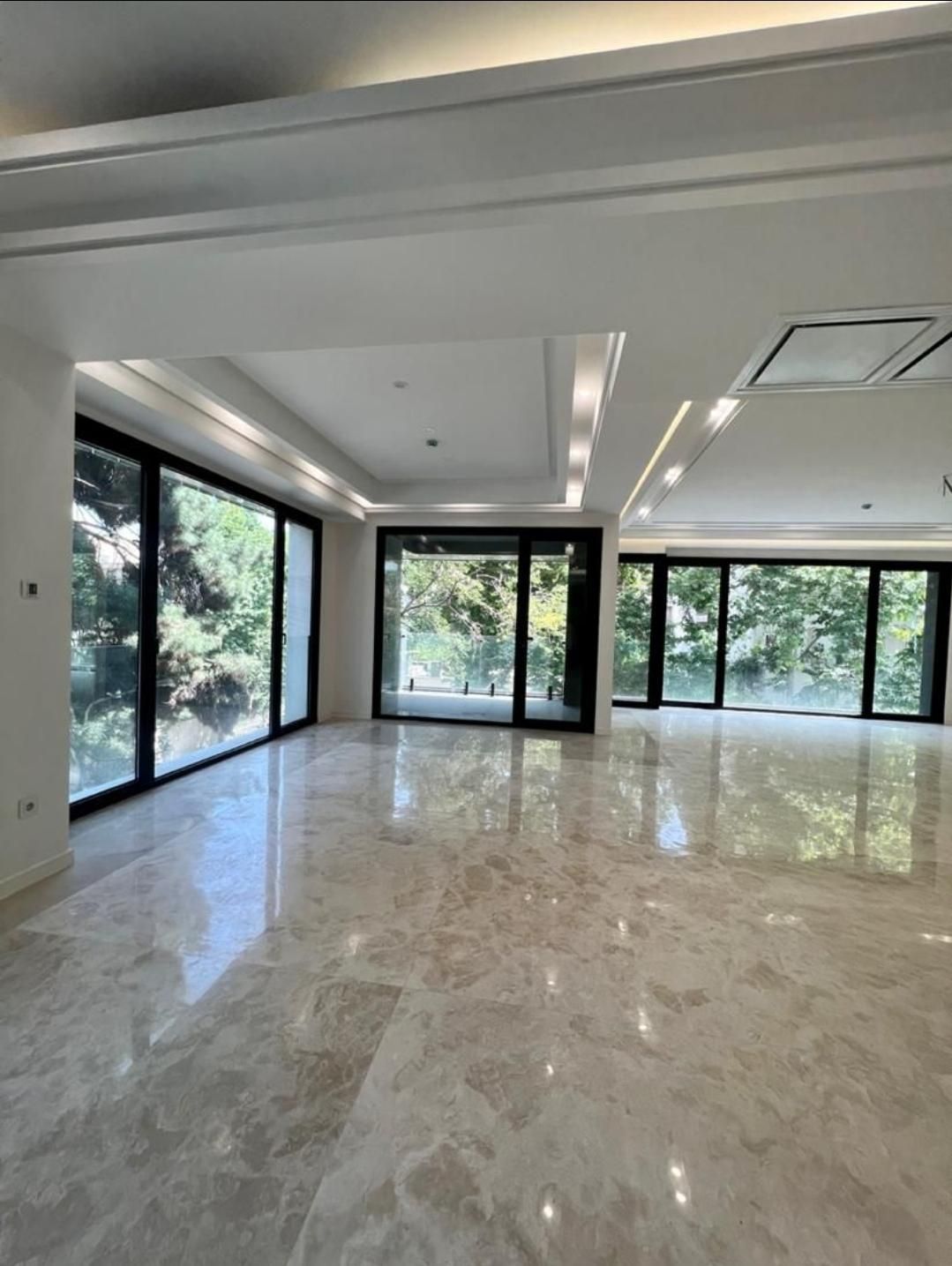 220 متر  ، ۳خواب  مستر ،  بلوار ۲۴ متری