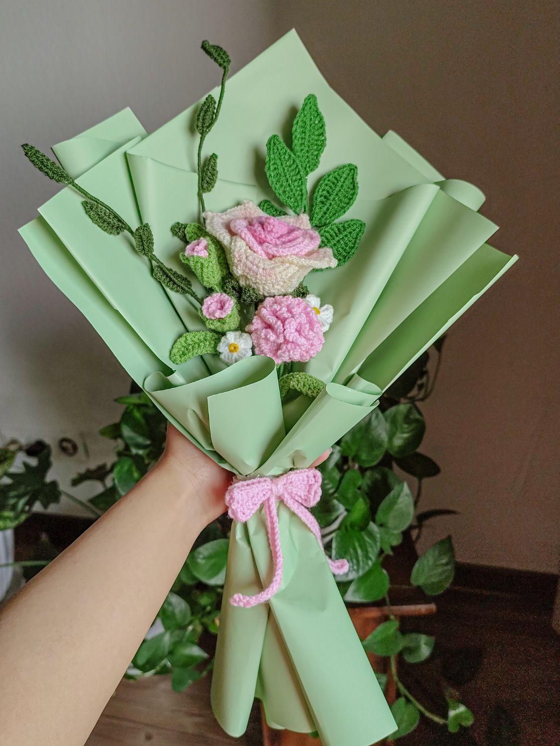 دسته گل بافتنی و کاموایی رز صورتی|گل مصنوعی|تهران, استاد معین|دیوار
