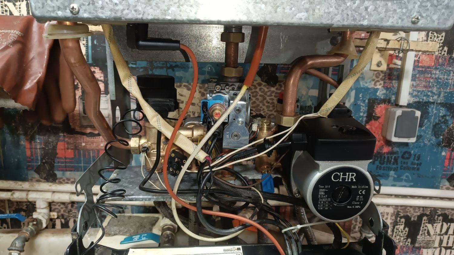 تعمیرات تعمیرکار سرویسکار پکیج آبگرمکن اجاق گاز|خدمات پیشه و مهارت|اراک, |دیوار