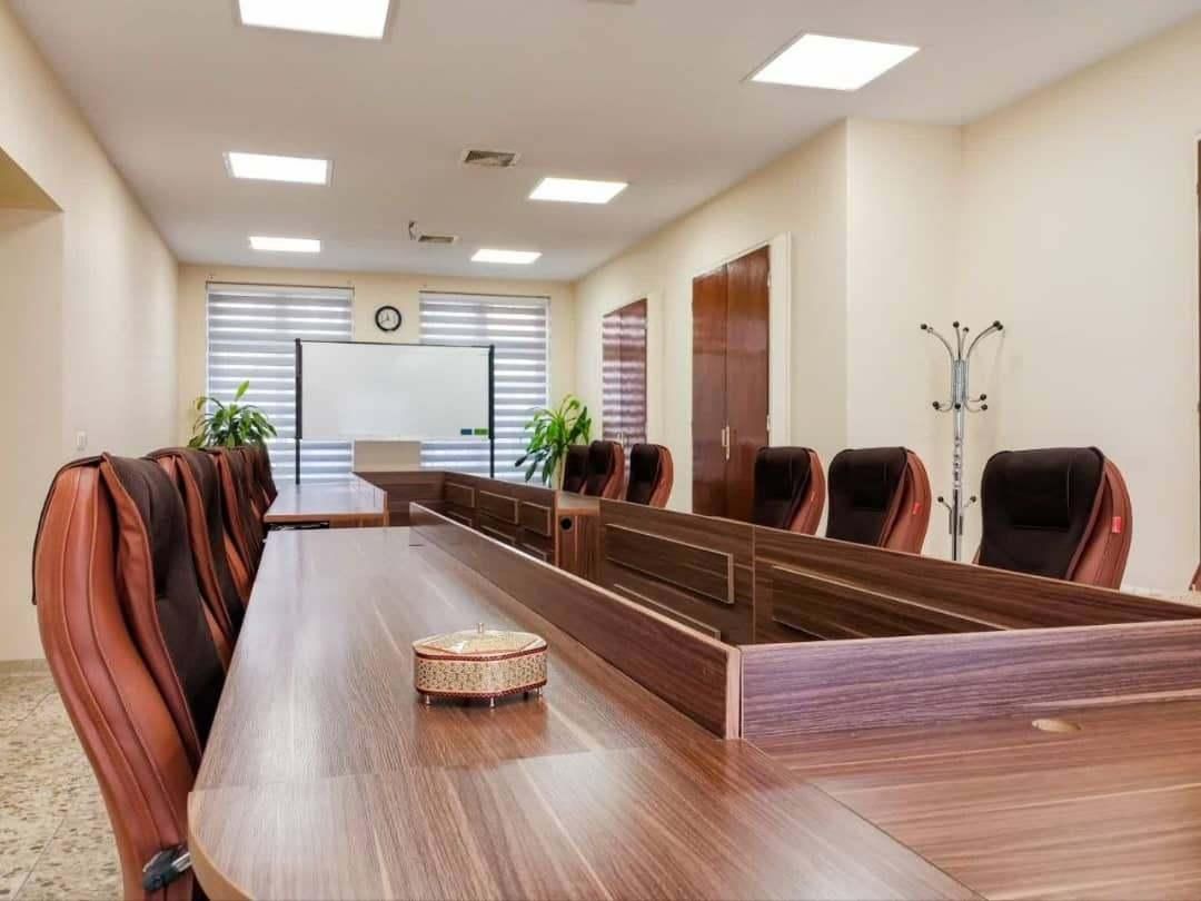 سالن کنفرانس، اتاق کنفرانس، اتاق جلسات|اجارهٔ کوتاه‌مدت دفتر کار و فضای آموزشی|تهران, قبا|دیوار