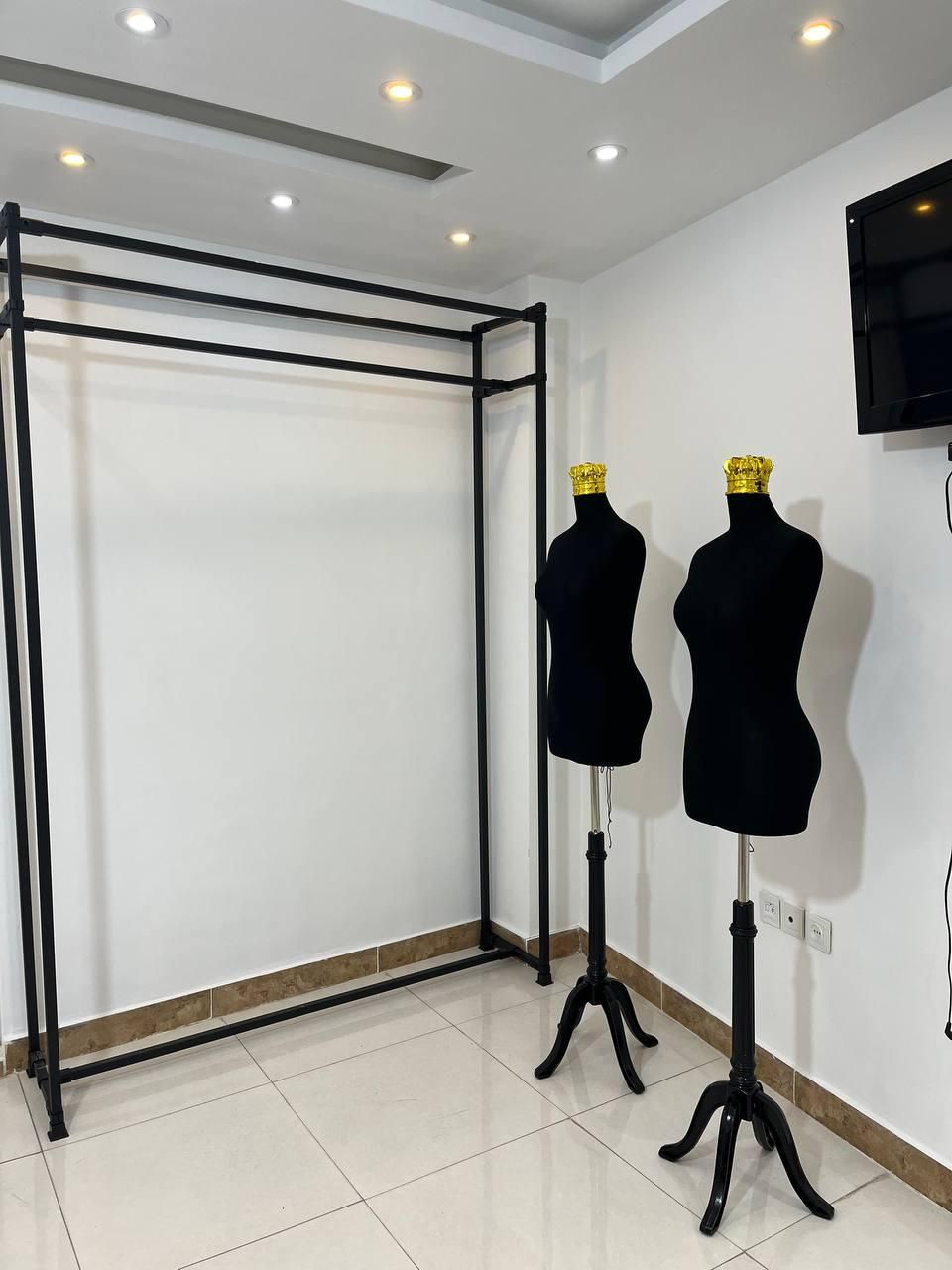 سوزن خور ۵۵۶۷۸ مانکن رگال مبرهن|فروشگاه و مغازه|رشت, استادسرا|دیوار