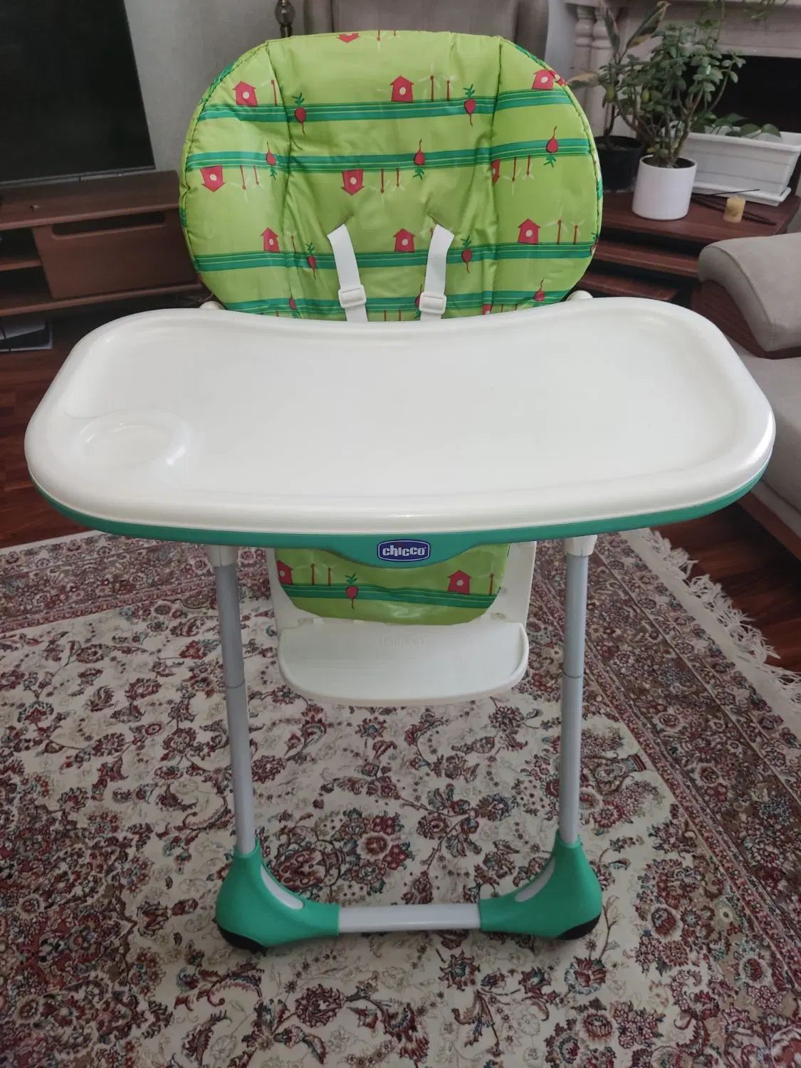 صندلی غذا و نگهداری کودک chicco|تخت و صندلی بچه|رشت, گلسار|دیوار