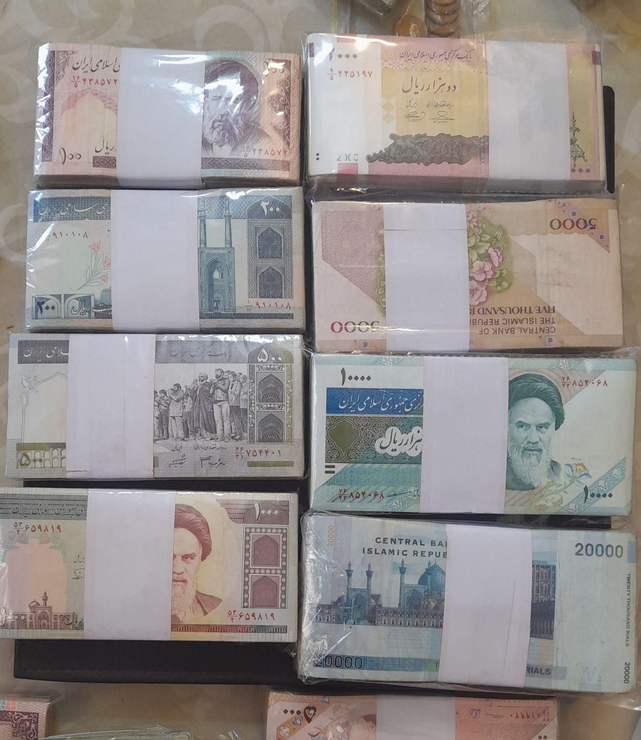 اسکناس های جمهوری قیمت مناسب|کلکسیون سکه، تمبر، اسکناس|اصفهان, همدانیان|دیوار