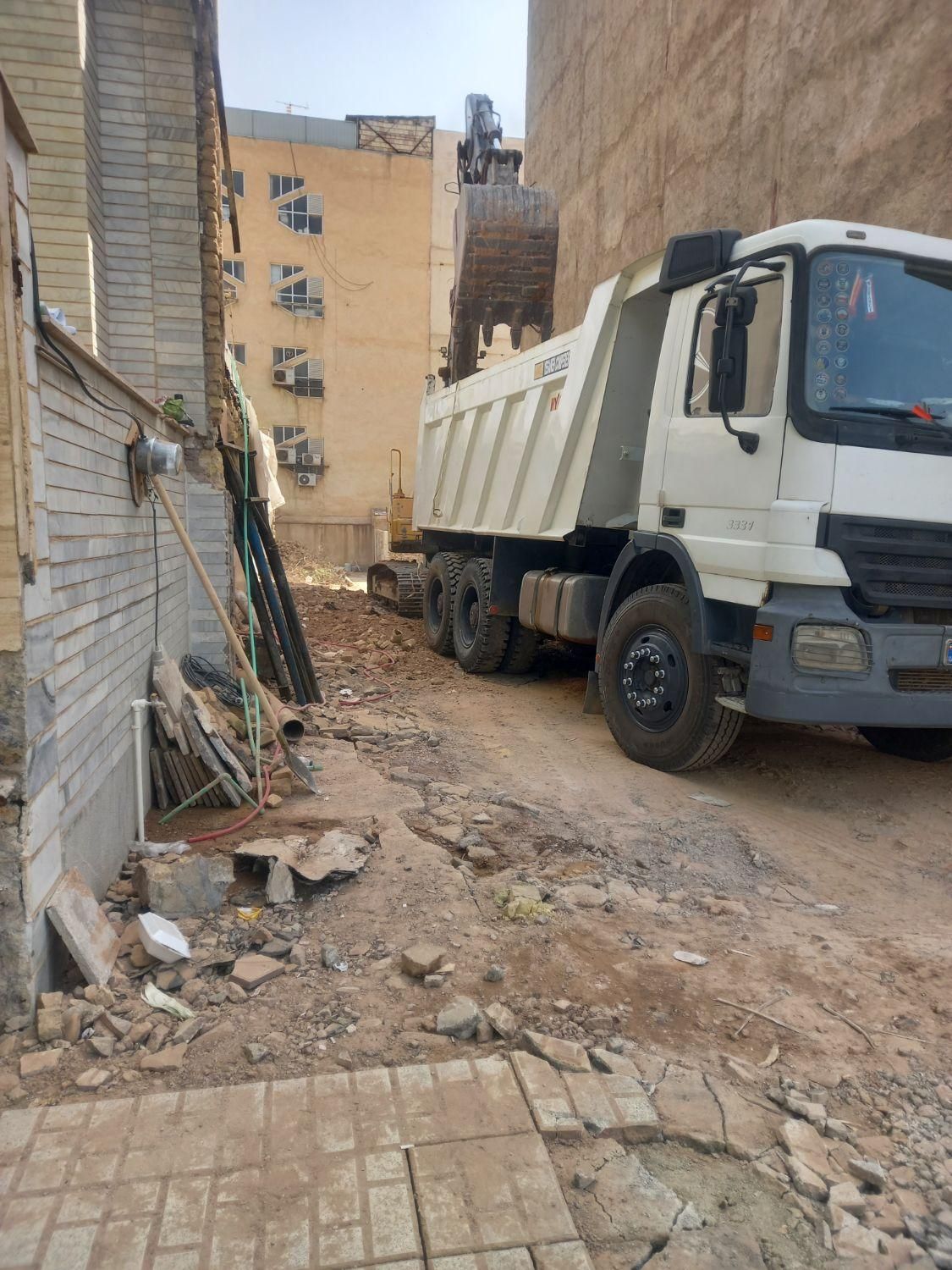 تخریب وخاکبرداری ساختمان|خدمات پیشه و مهارت|قزوین, |دیوار