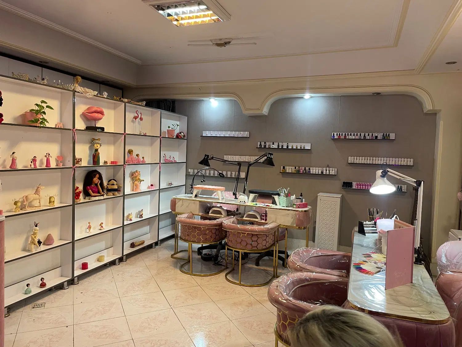 اجاره اتاق مزون آرایشگری میزناخن تخت مژه فشیال|اجارهٔ دفتر کار، اتاق اداری، مطب|تهران, گلستان (شهرک راه آهن)|دیوار